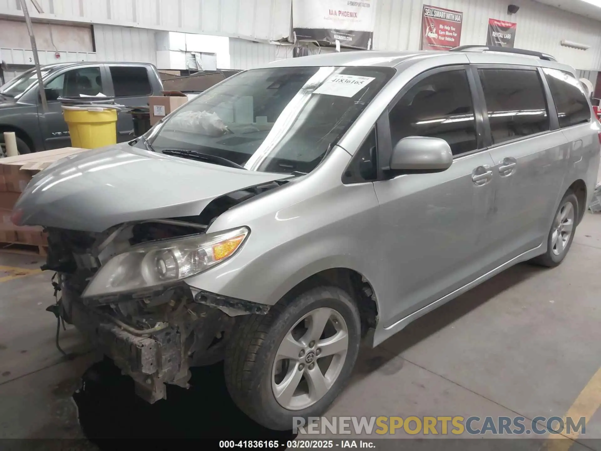 2 Фотография поврежденного автомобиля 5TDKZ3DC2LS065051 TOYOTA SIENNA 2020