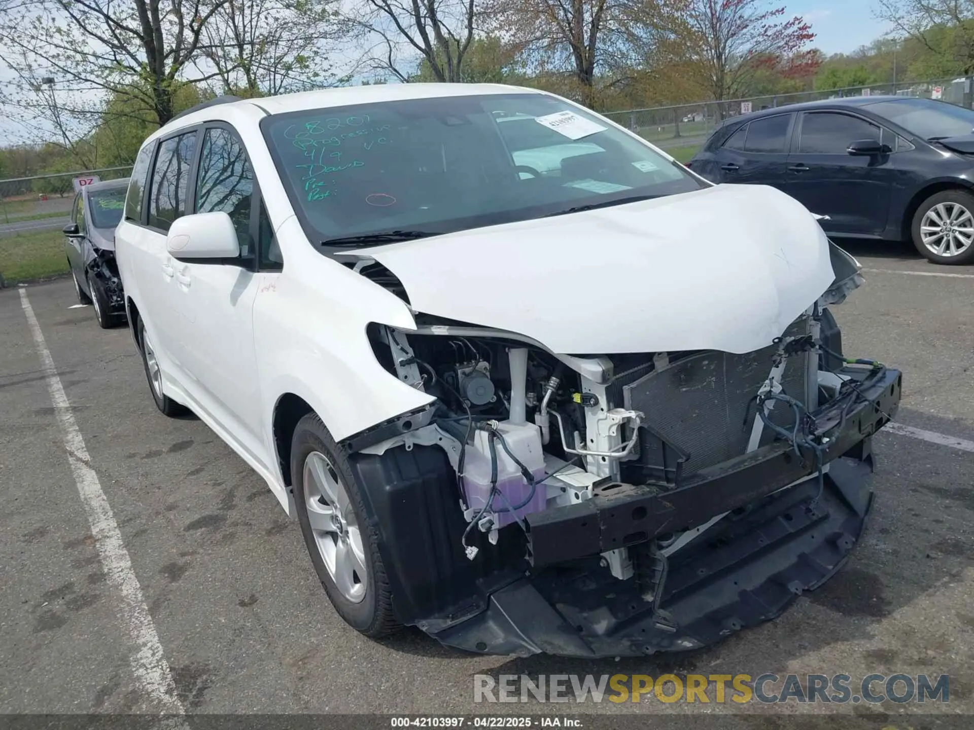 1 Photograph of a damaged car 5TDKZ3DC3LS043379 TOYOTA SIENNA 2020