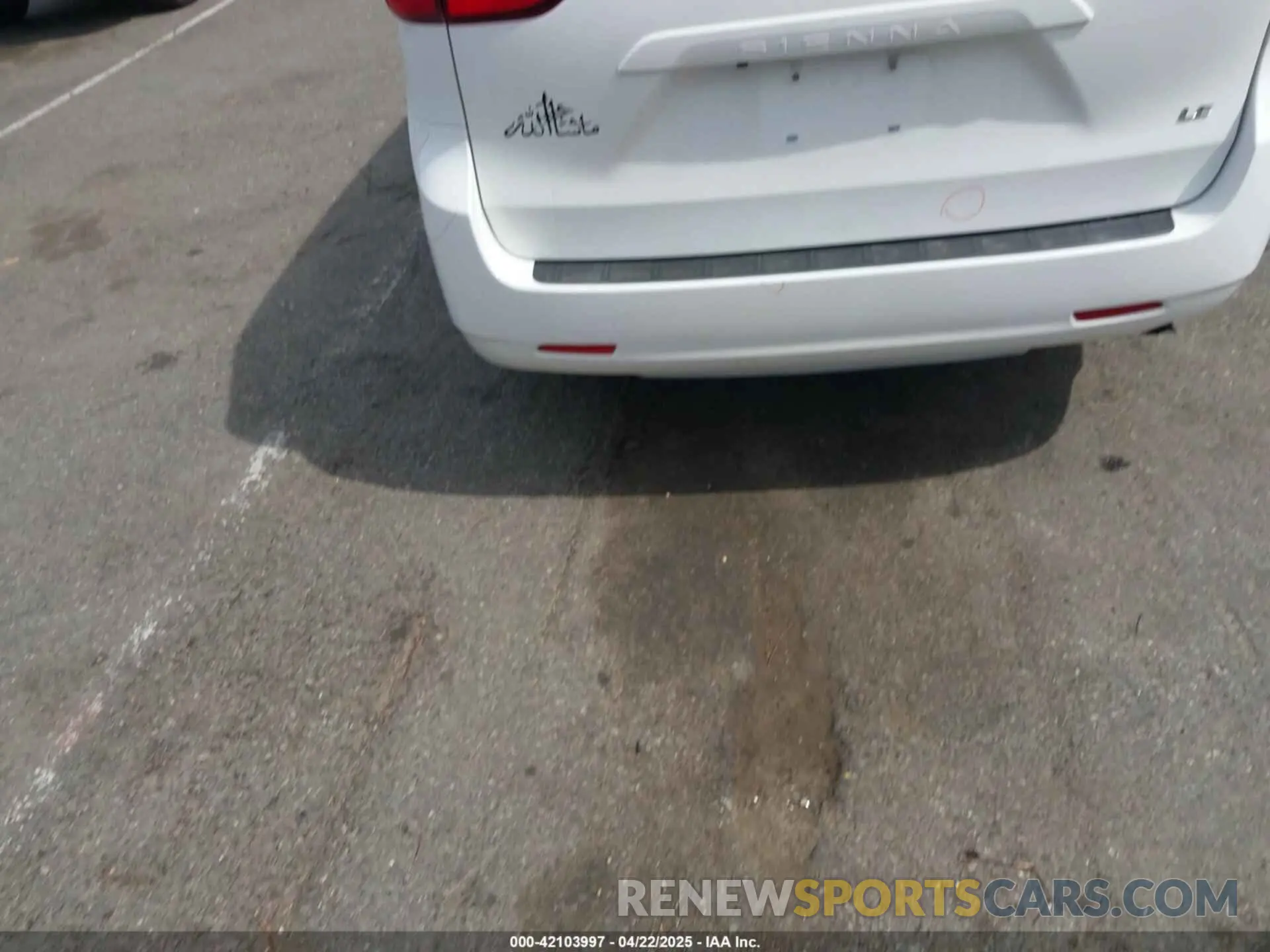 16 Photograph of a damaged car 5TDKZ3DC3LS043379 TOYOTA SIENNA 2020