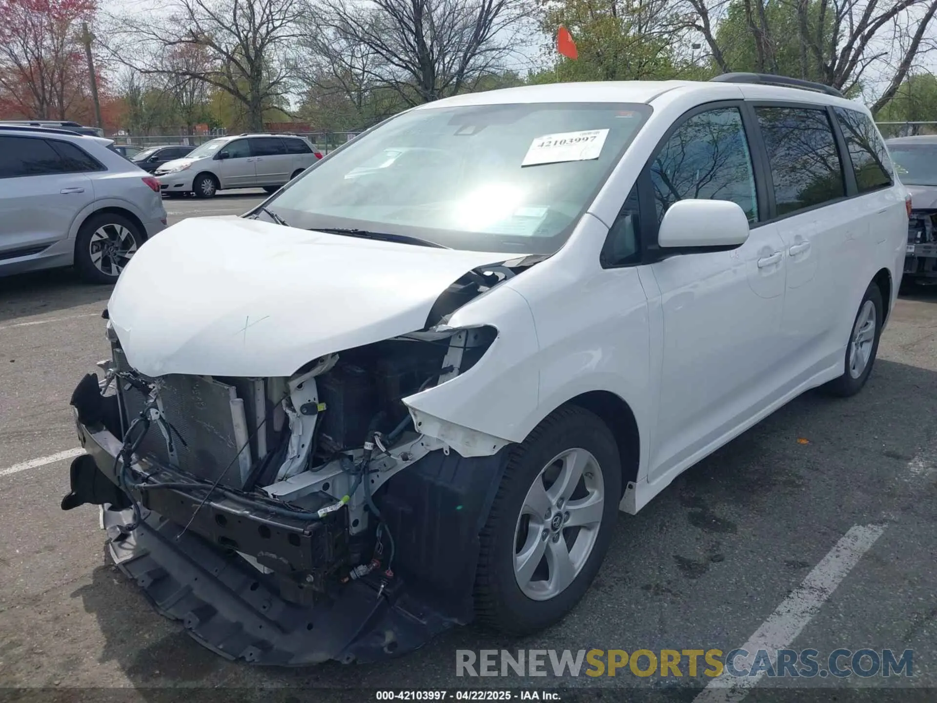2 Photograph of a damaged car 5TDKZ3DC3LS043379 TOYOTA SIENNA 2020