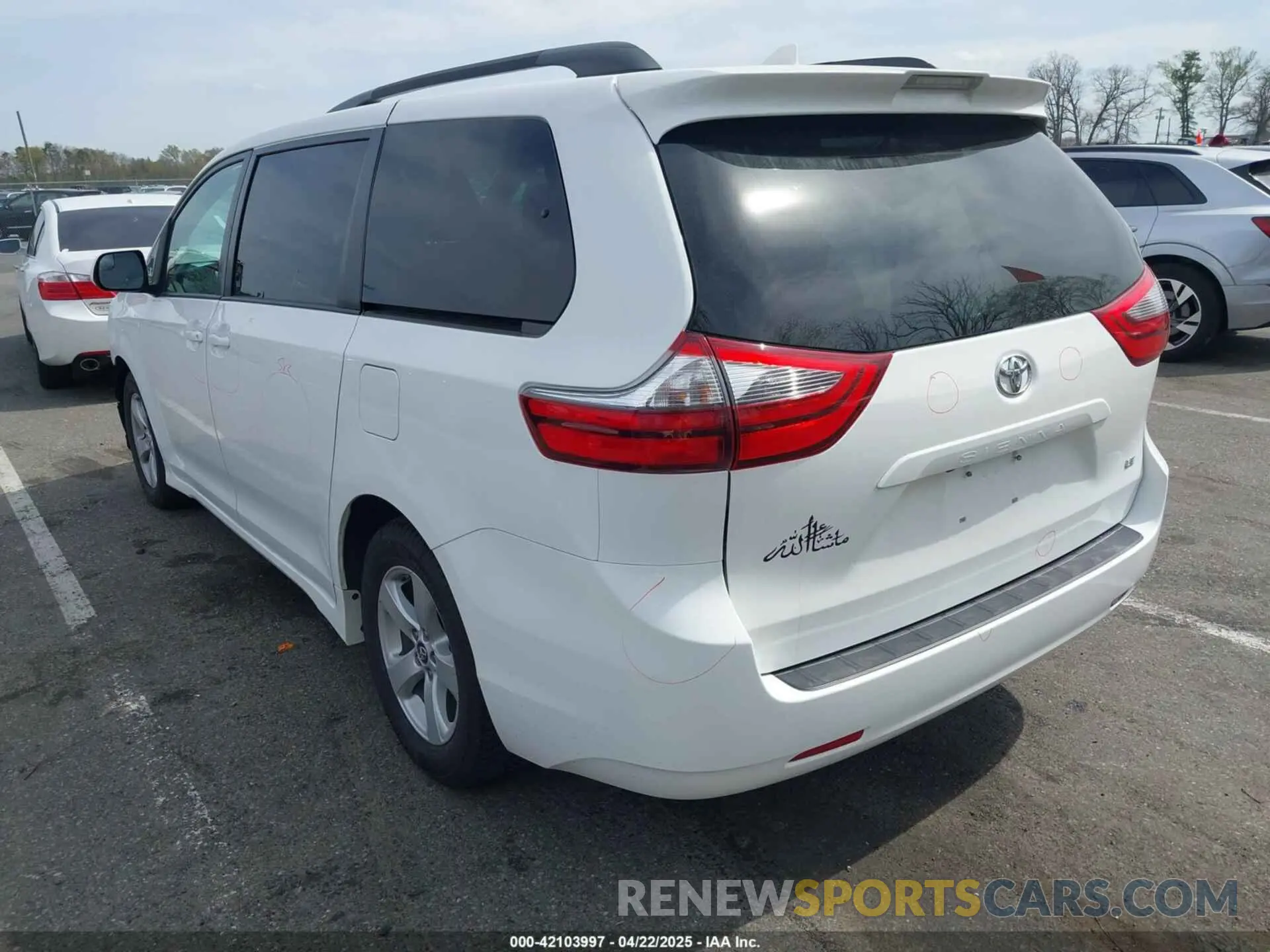 3 Photograph of a damaged car 5TDKZ3DC3LS043379 TOYOTA SIENNA 2020