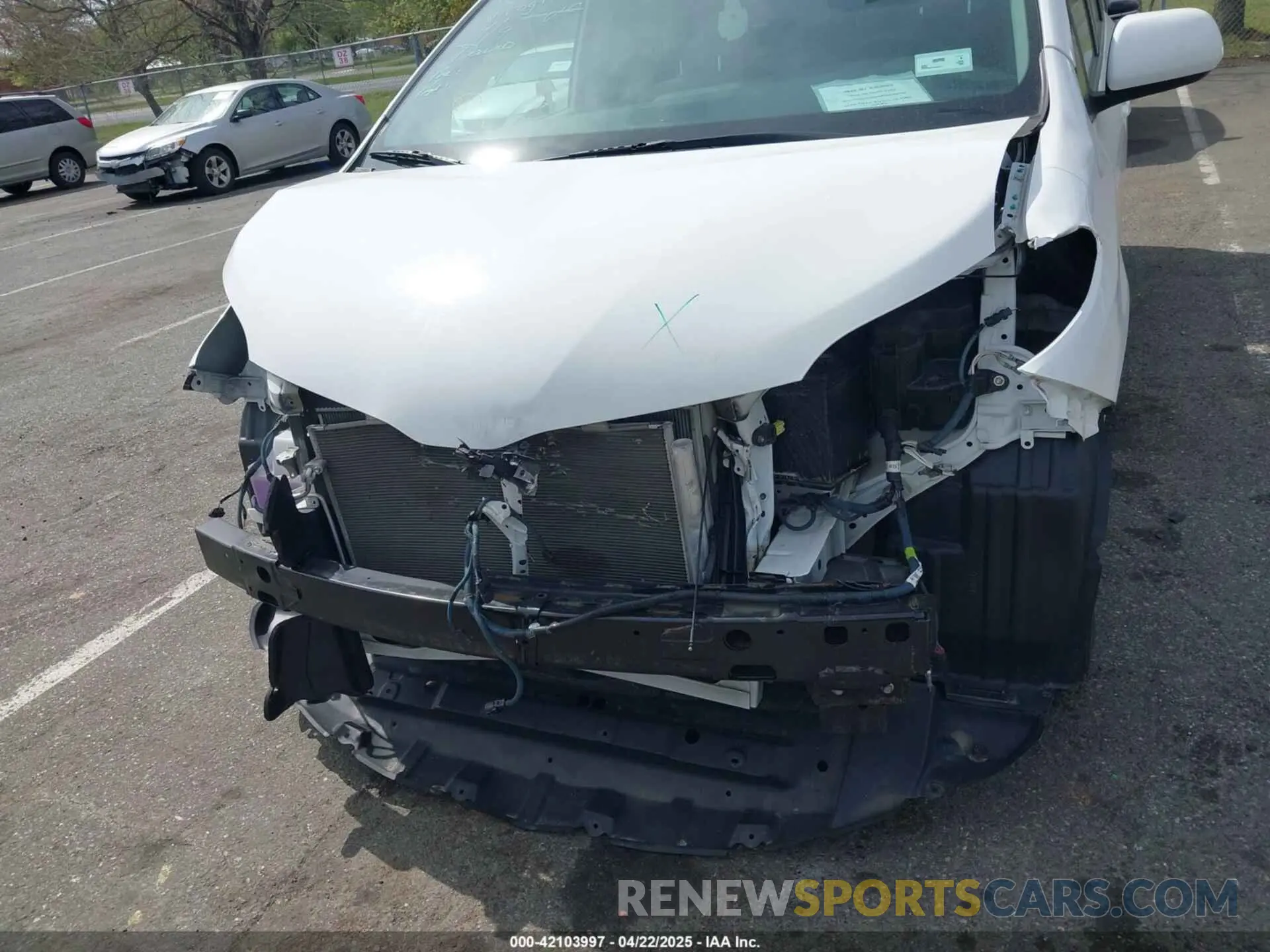 6 Photograph of a damaged car 5TDKZ3DC3LS043379 TOYOTA SIENNA 2020