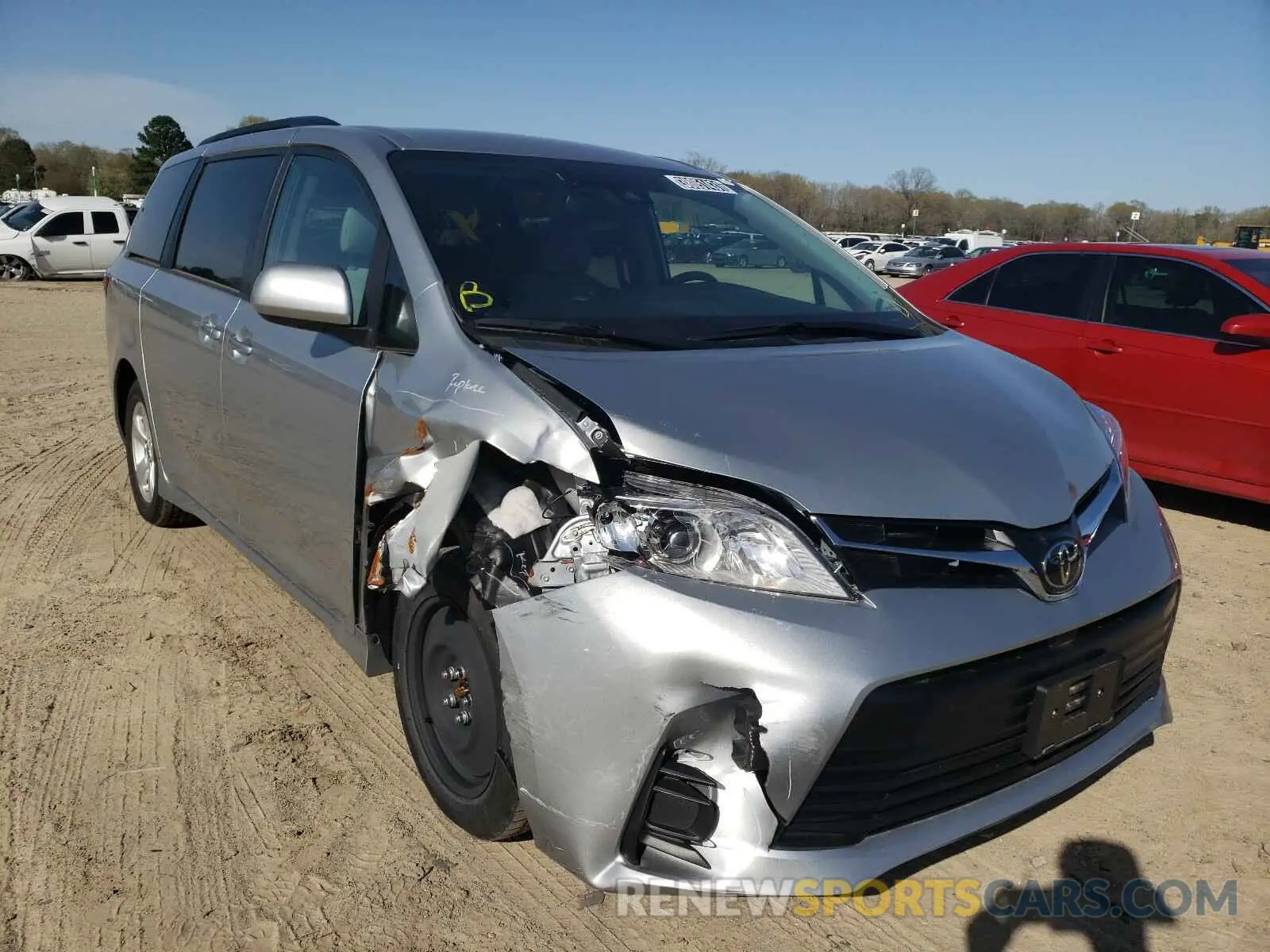 1 Photograph of a damaged car 5TDKZ3DC4LS069117 TOYOTA SIENNA 2020