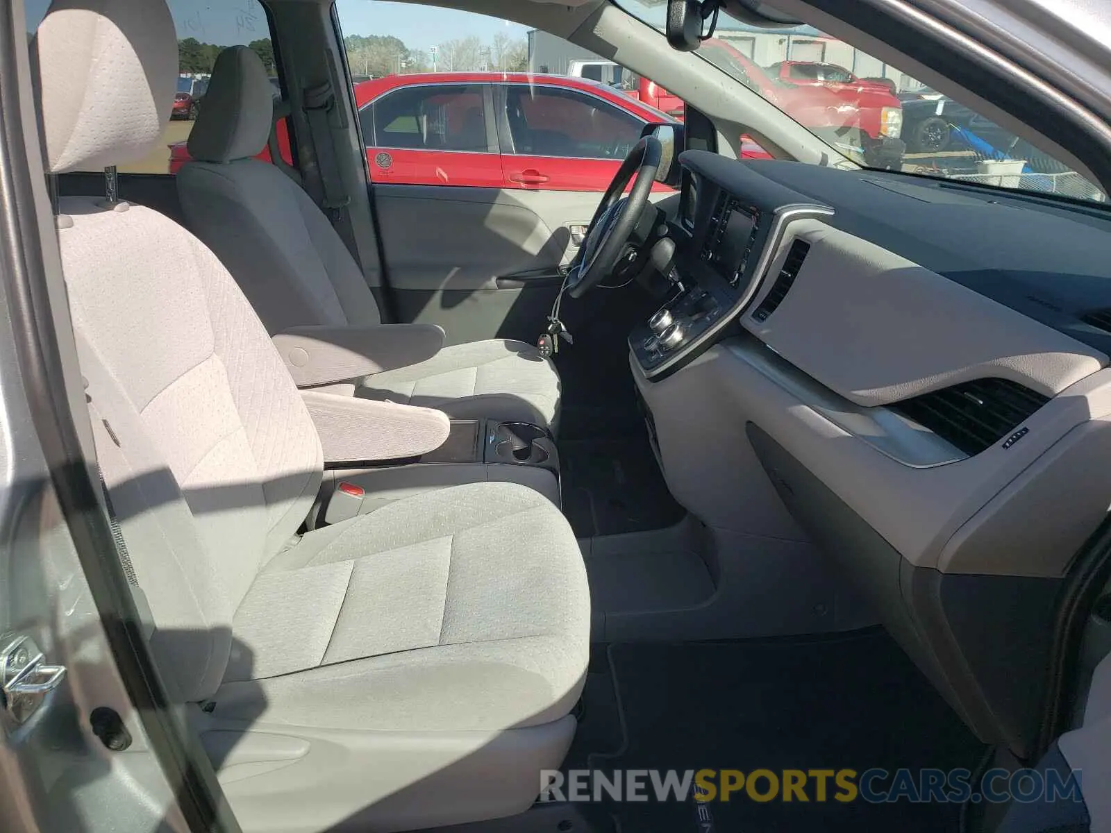 5 Photograph of a damaged car 5TDKZ3DC4LS069117 TOYOTA SIENNA 2020