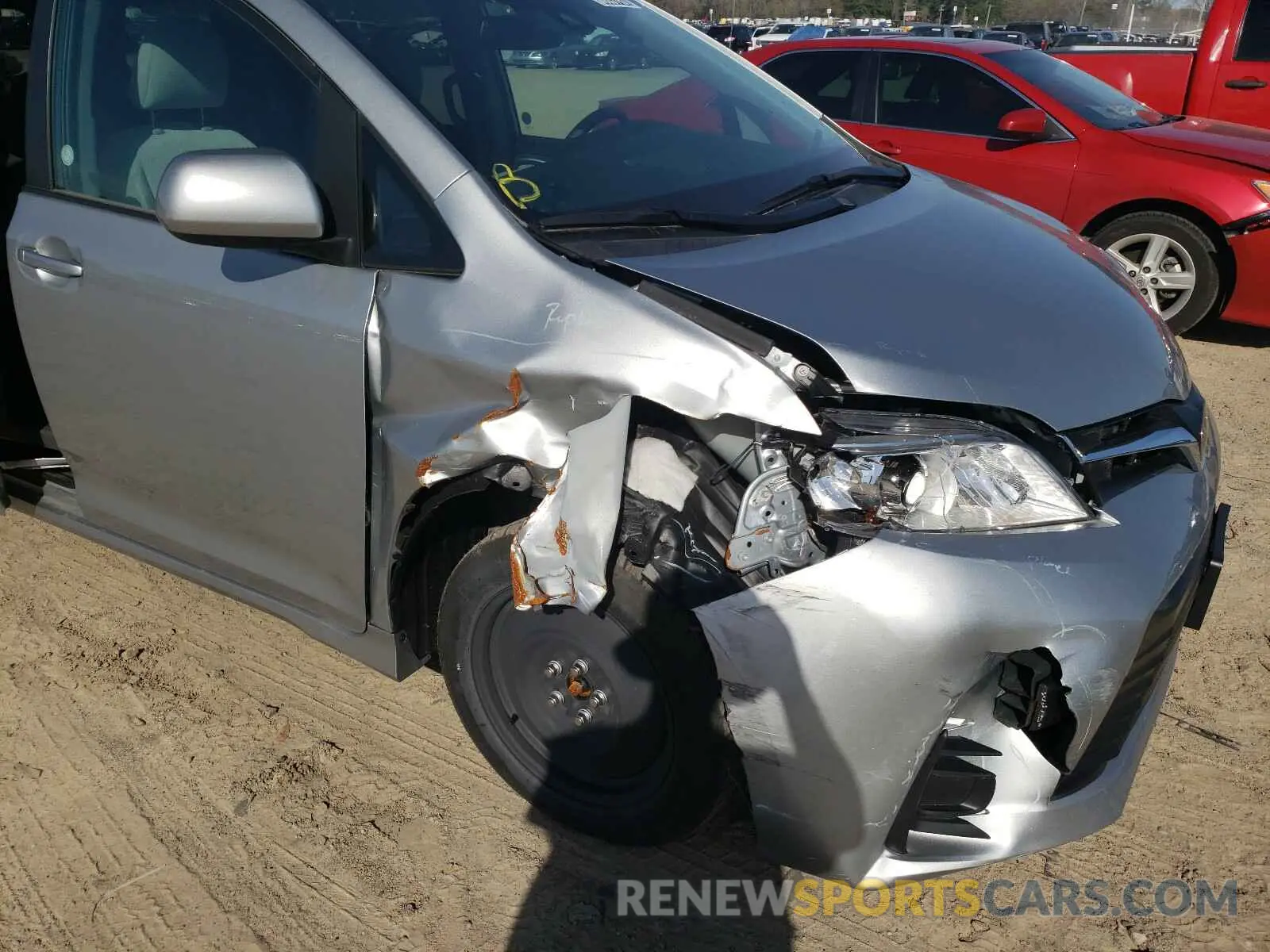 9 Photograph of a damaged car 5TDKZ3DC4LS069117 TOYOTA SIENNA 2020
