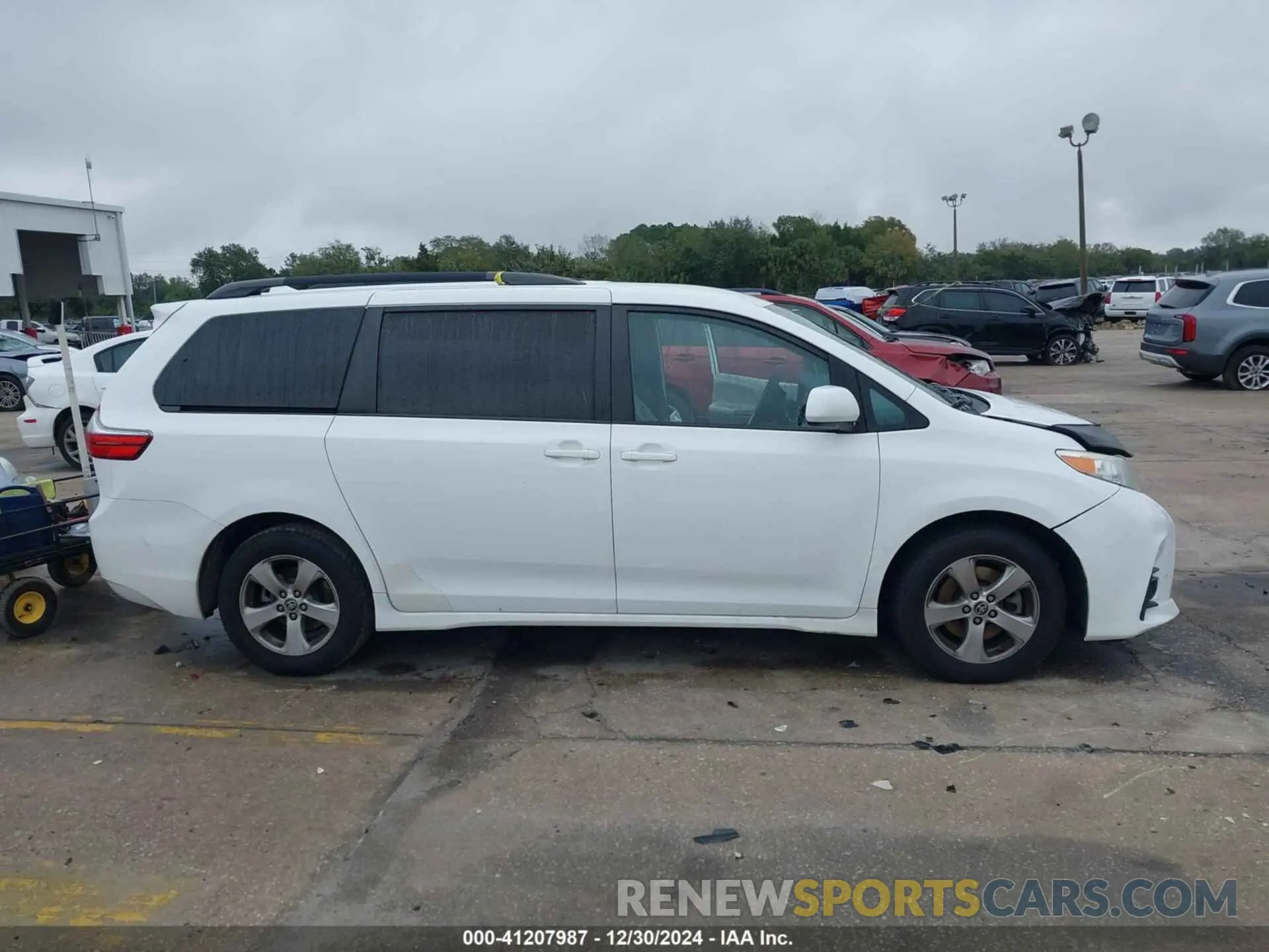 13 Photograph of a damaged car 5TDKZ3DC5LS068784 TOYOTA SIENNA 2020