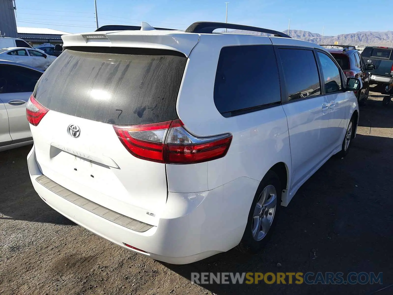 4 Photograph of a damaged car 5TDKZ3DC5LS081373 TOYOTA SIENNA 2020