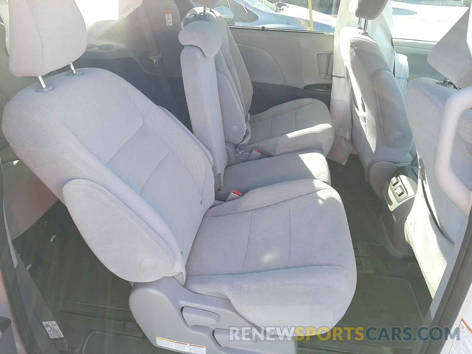 6 Photograph of a damaged car 5TDKZ3DC5LS081373 TOYOTA SIENNA 2020