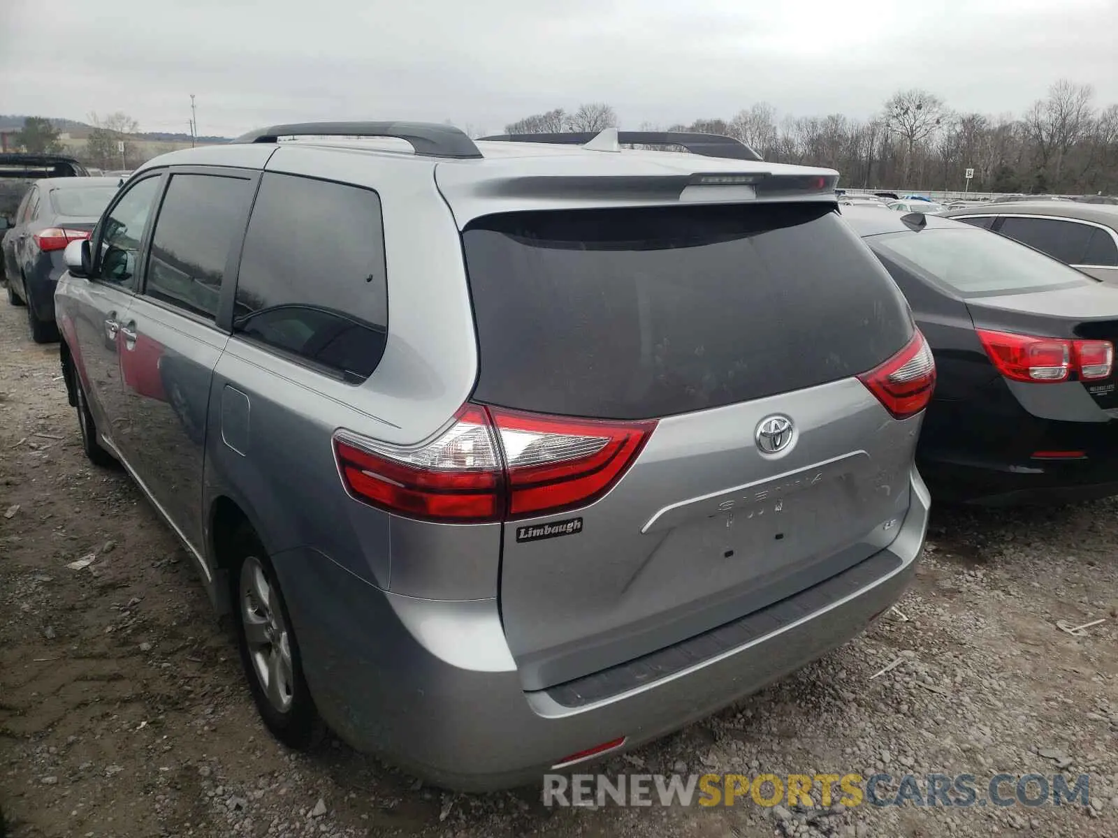 3 Photograph of a damaged car 5TDKZ3DC8LS028621 TOYOTA SIENNA 2020
