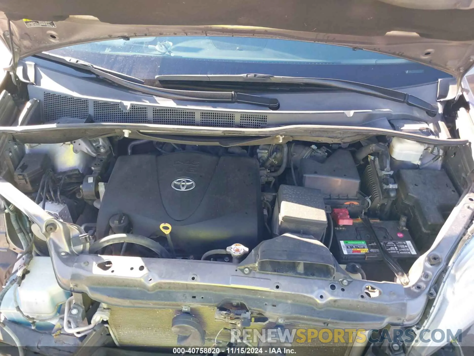 10 Photograph of a damaged car 5TDKZ3DC8LS064499 TOYOTA SIENNA 2020