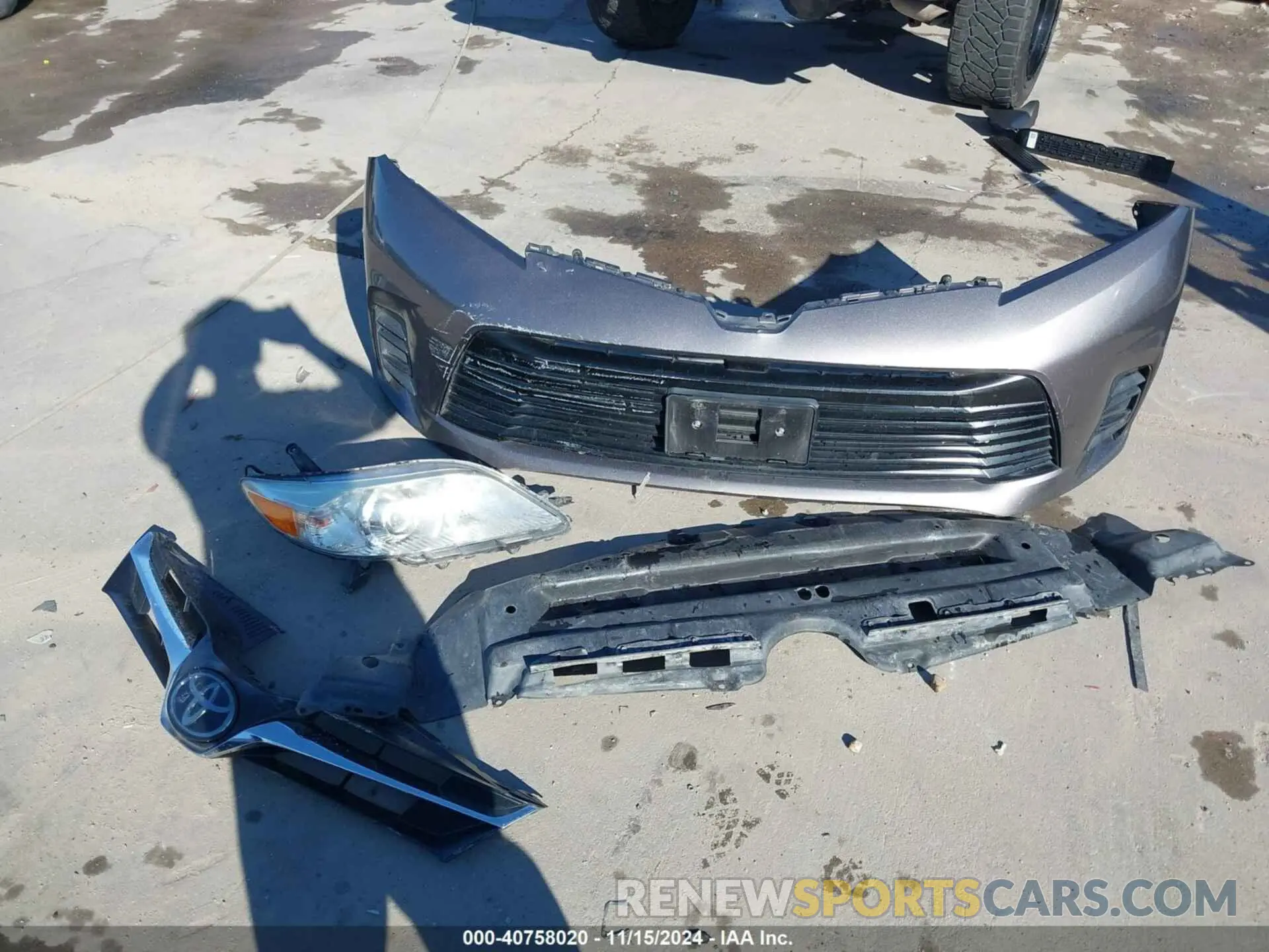 12 Photograph of a damaged car 5TDKZ3DC8LS064499 TOYOTA SIENNA 2020