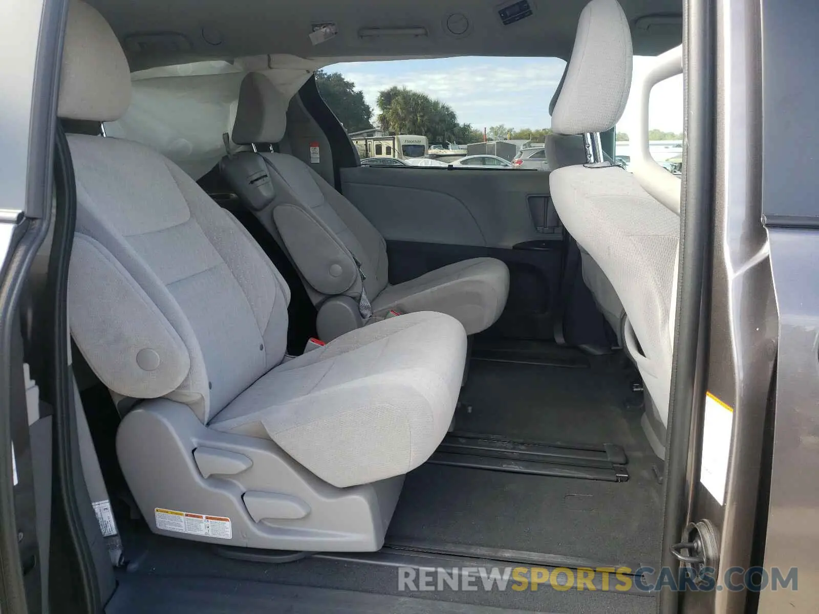 6 Photograph of a damaged car 5TDKZ3DC8LS081741 TOYOTA SIENNA 2020