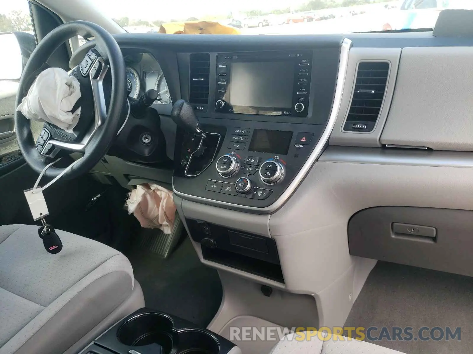 9 Photograph of a damaged car 5TDKZ3DC8LS081741 TOYOTA SIENNA 2020