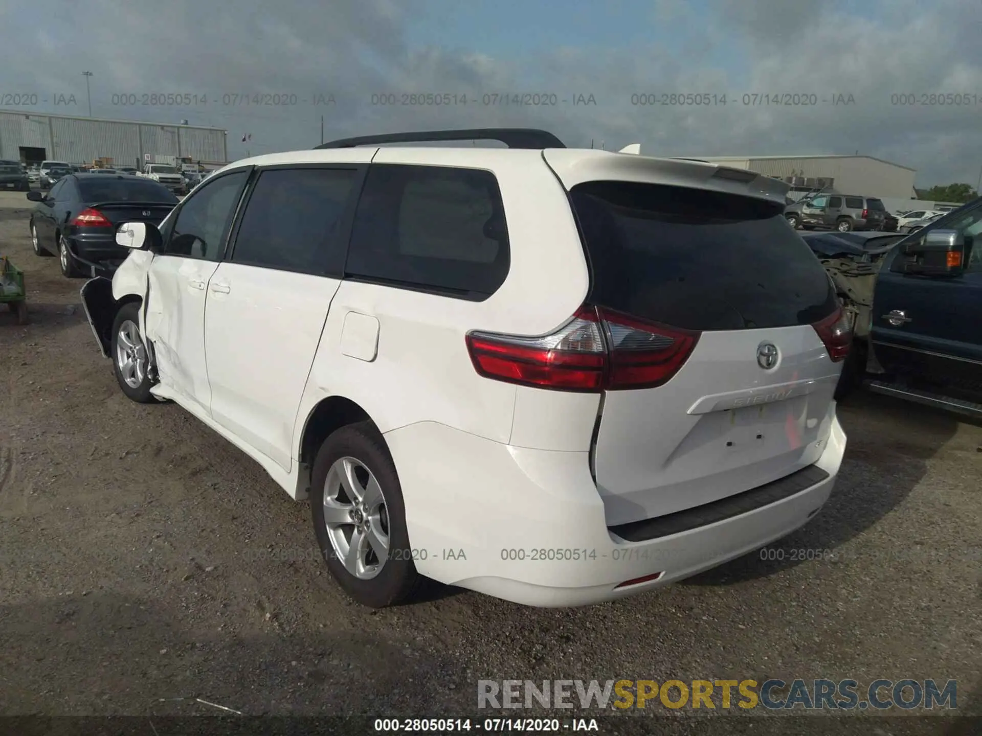 3 Photograph of a damaged car 5TDKZ3DCXLS030368 TOYOTA SIENNA 2020