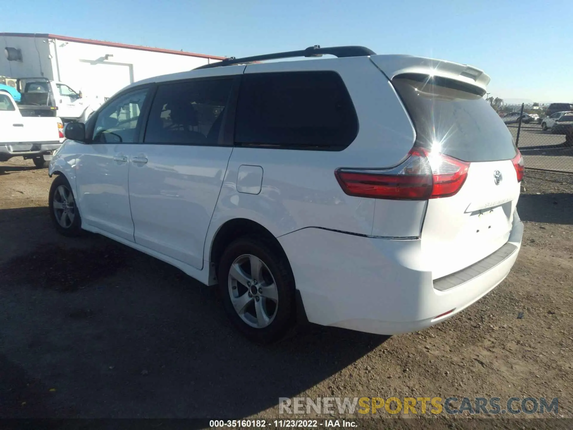 3 Photograph of a damaged car 5TDKZ3DCXLS056601 TOYOTA SIENNA 2020