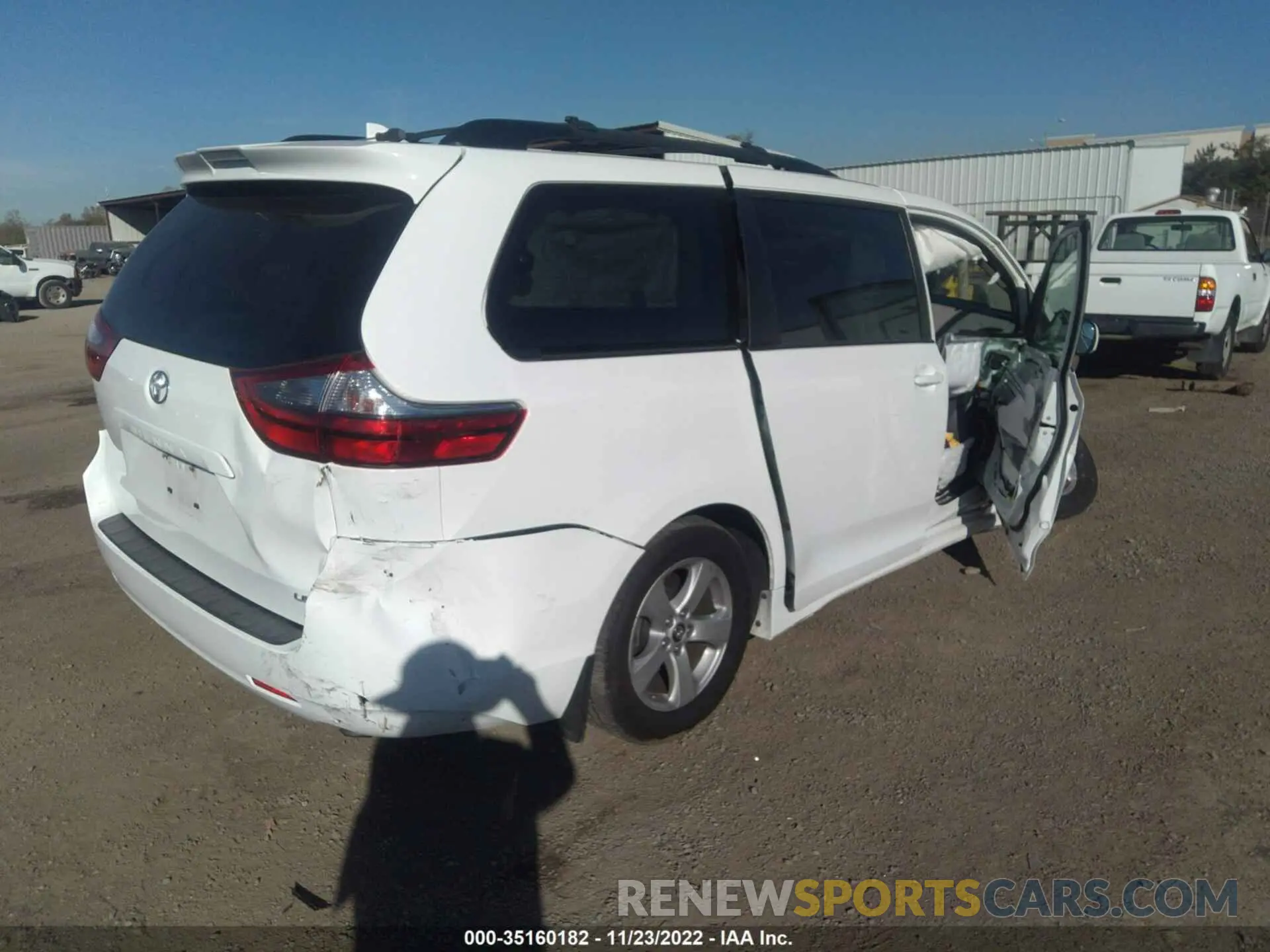 4 Photograph of a damaged car 5TDKZ3DCXLS056601 TOYOTA SIENNA 2020
