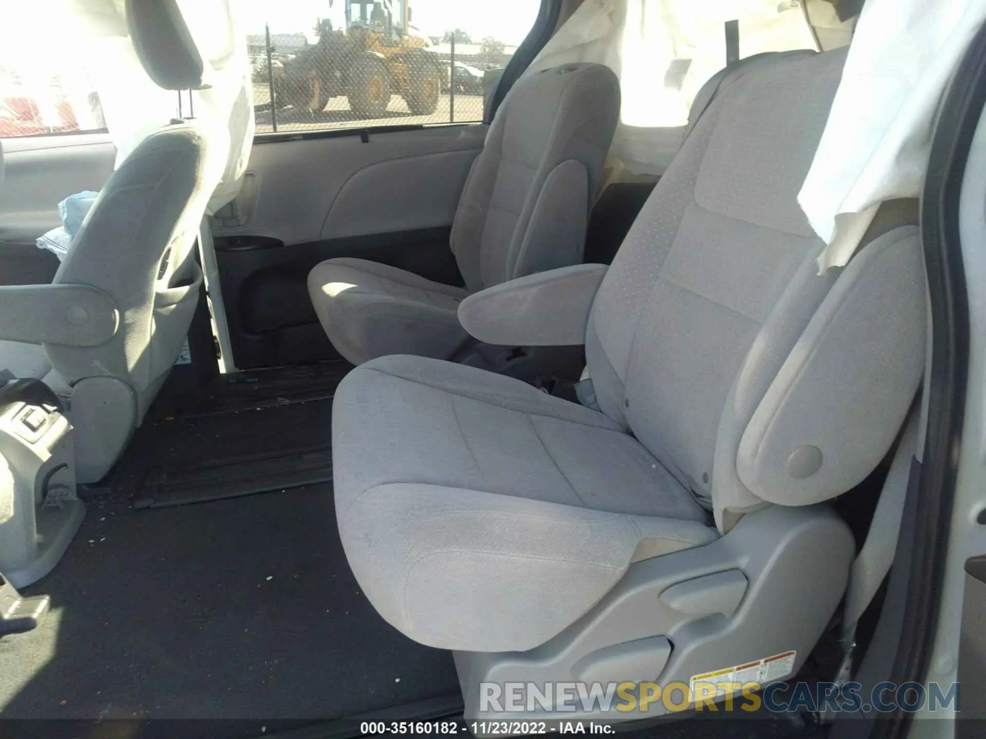 8 Photograph of a damaged car 5TDKZ3DCXLS056601 TOYOTA SIENNA 2020