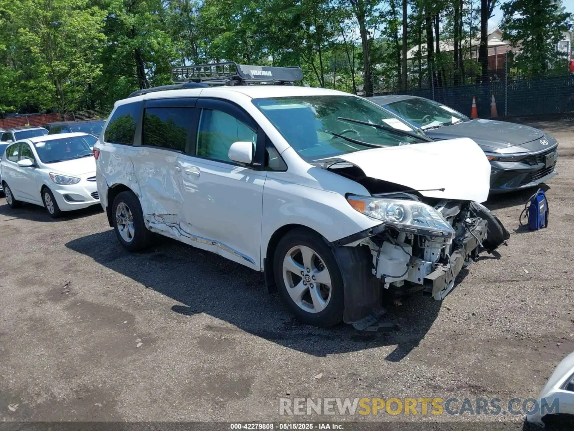 1 Photograph of a damaged car 5TDKZ3DCXLS059272 TOYOTA SIENNA 2020