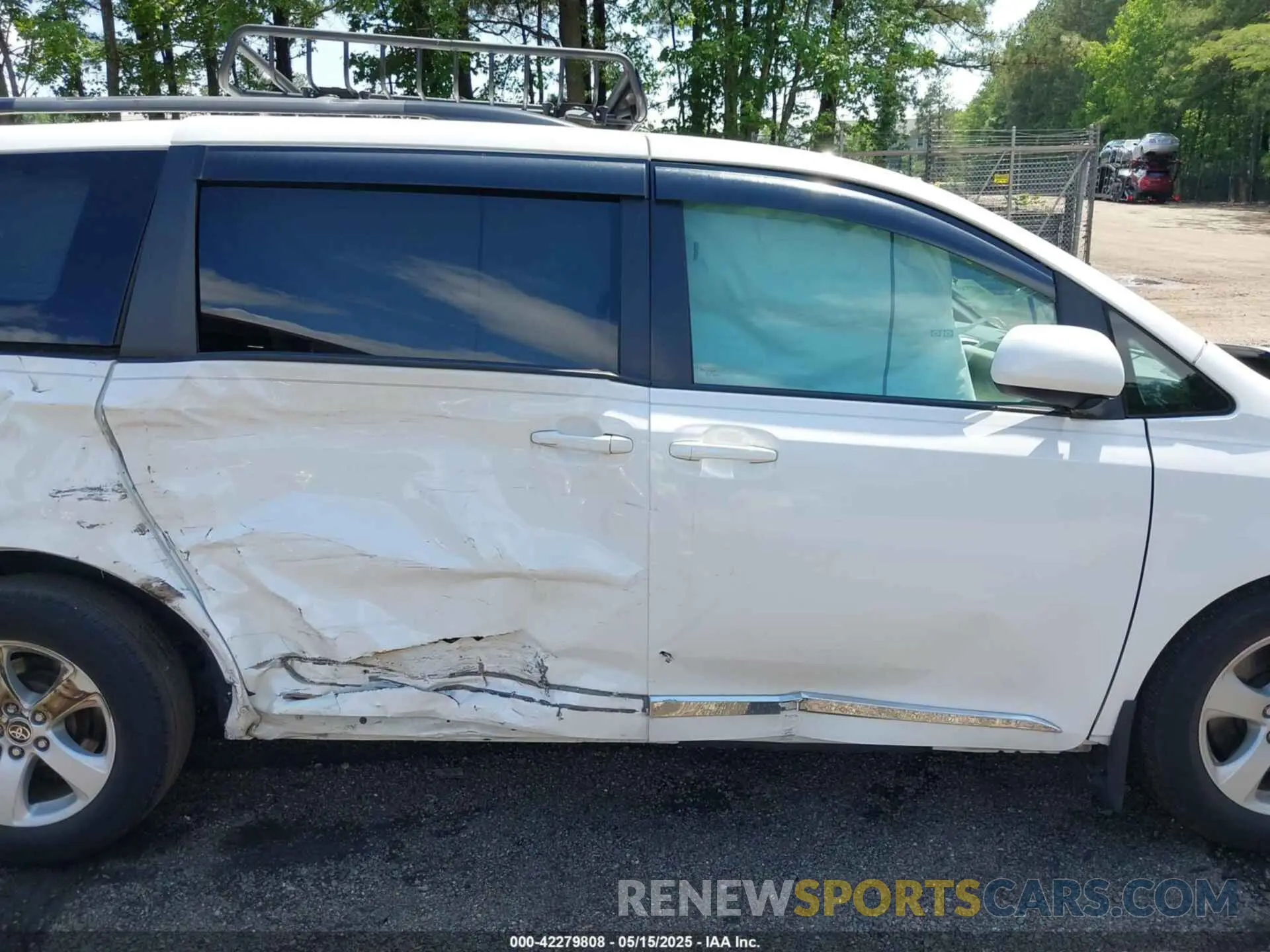 14 Photograph of a damaged car 5TDKZ3DCXLS059272 TOYOTA SIENNA 2020