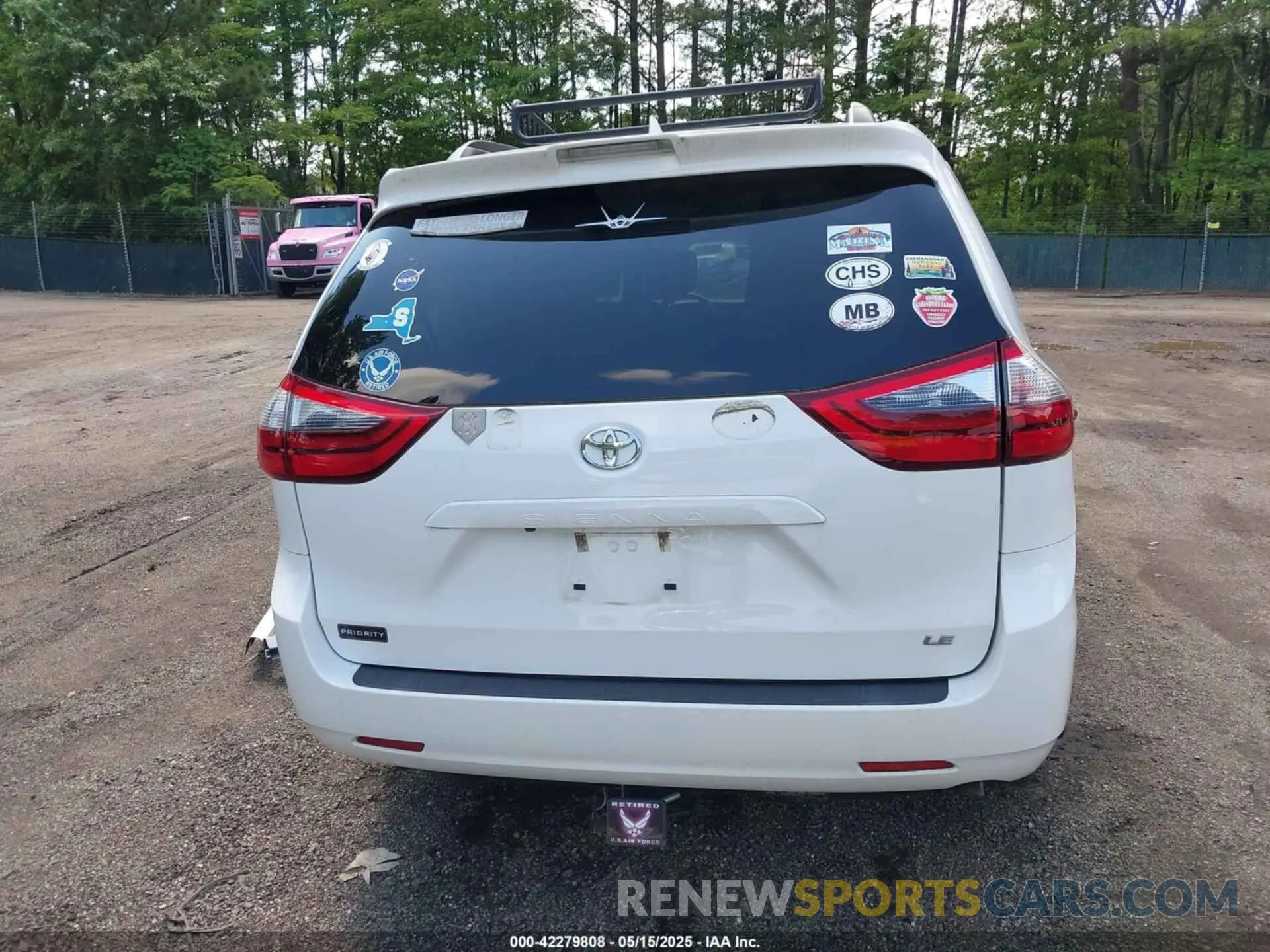 17 Photograph of a damaged car 5TDKZ3DCXLS059272 TOYOTA SIENNA 2020