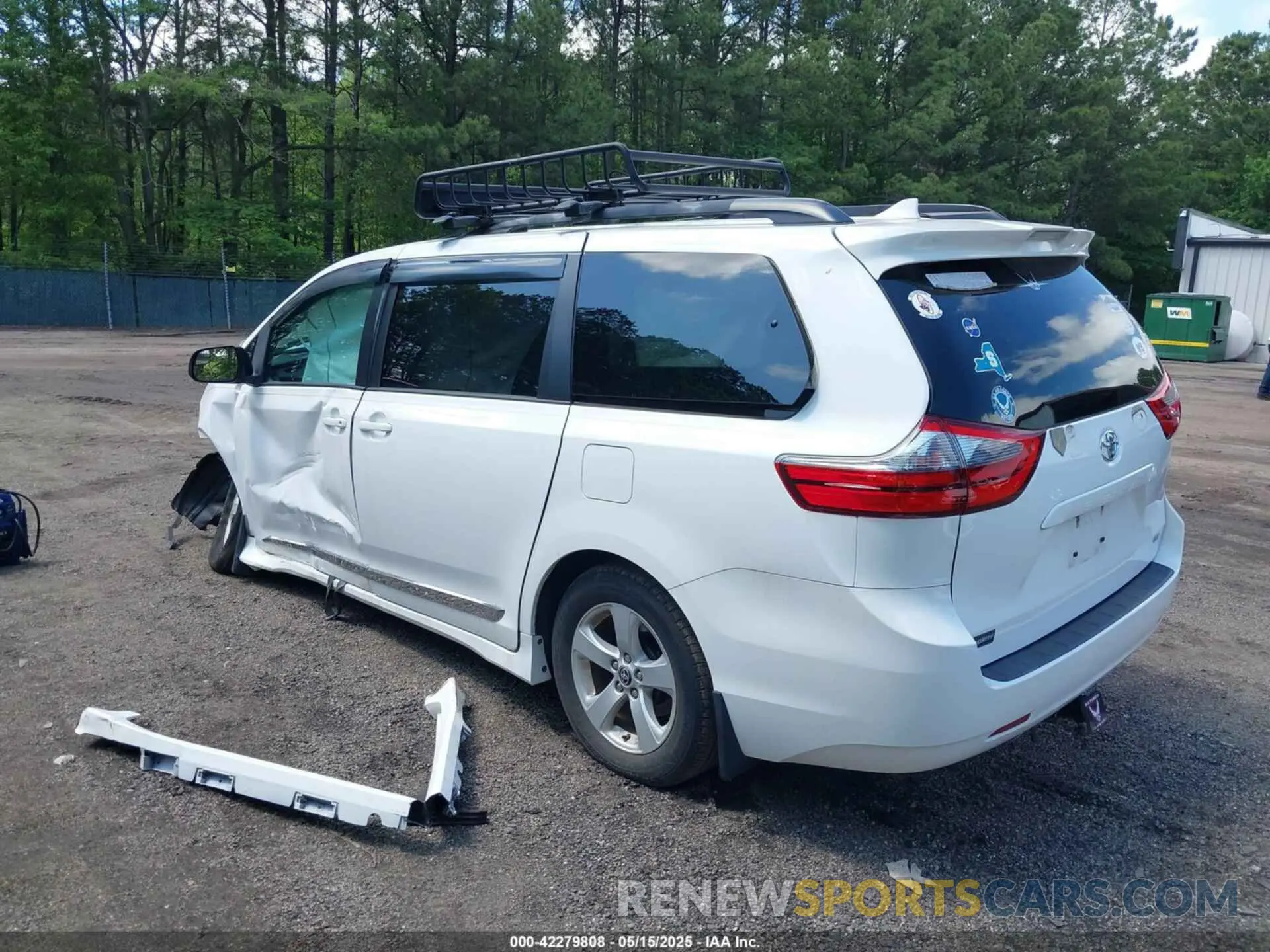 3 Photograph of a damaged car 5TDKZ3DCXLS059272 TOYOTA SIENNA 2020