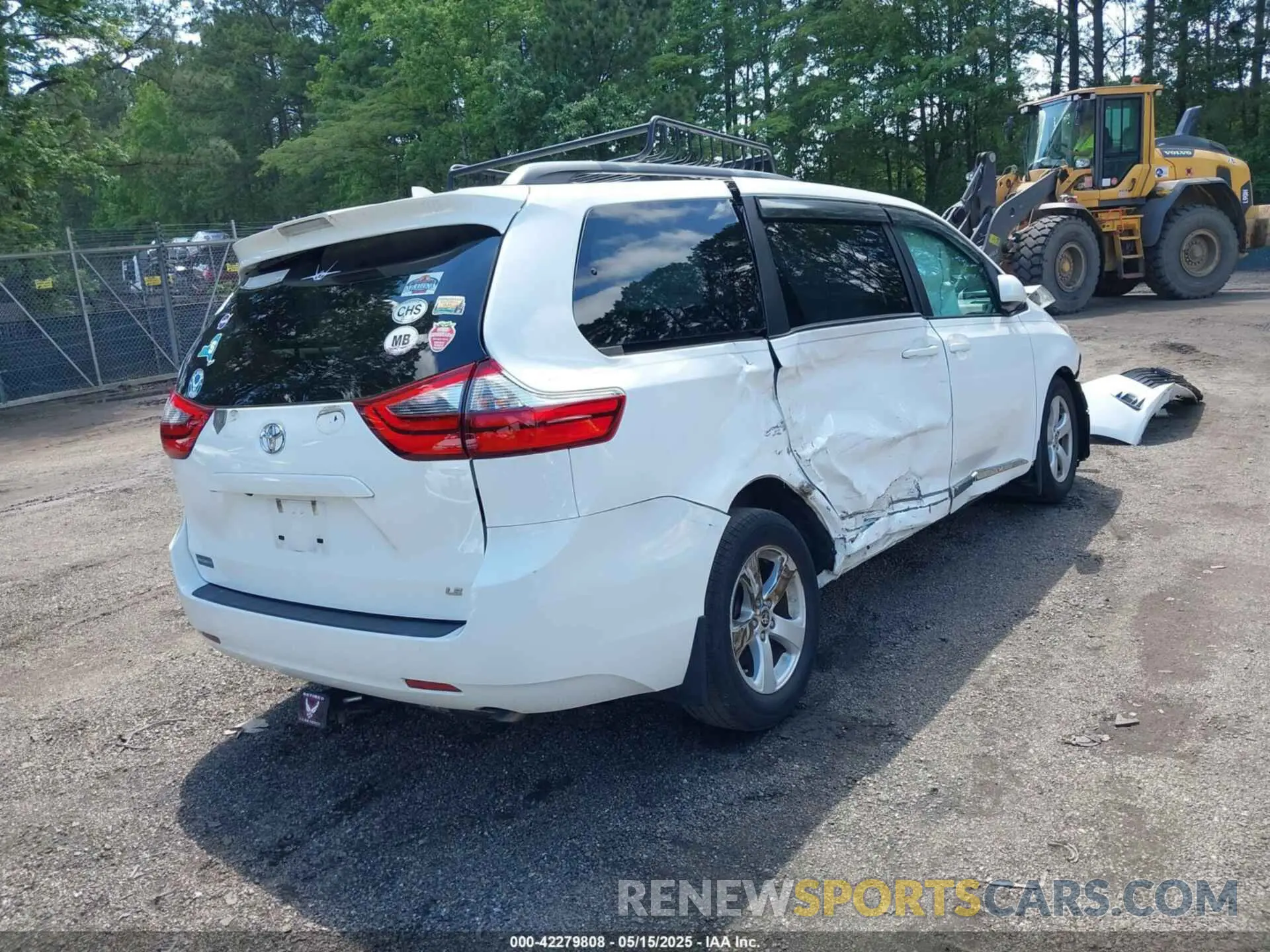4 Photograph of a damaged car 5TDKZ3DCXLS059272 TOYOTA SIENNA 2020