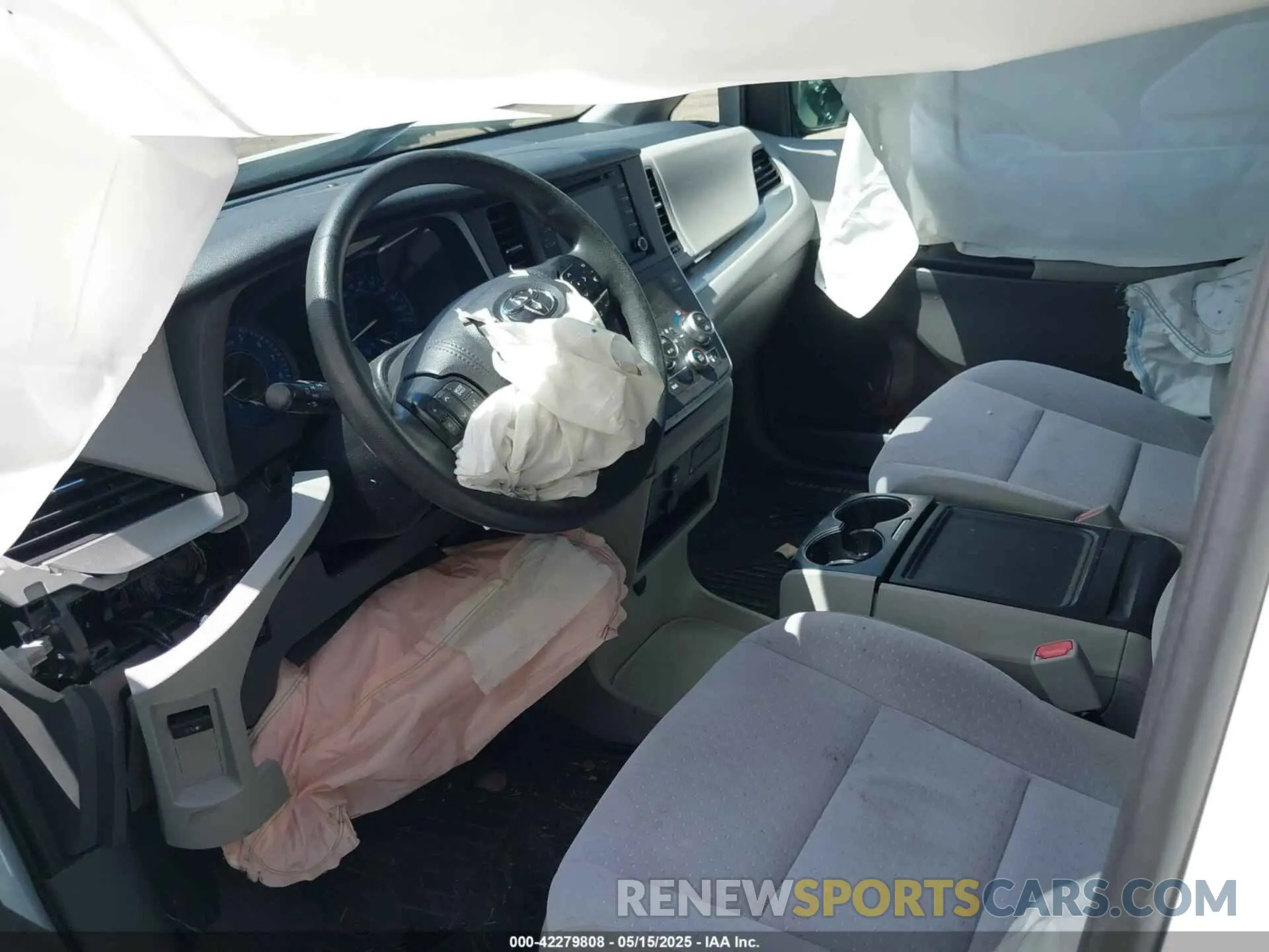 5 Photograph of a damaged car 5TDKZ3DCXLS059272 TOYOTA SIENNA 2020