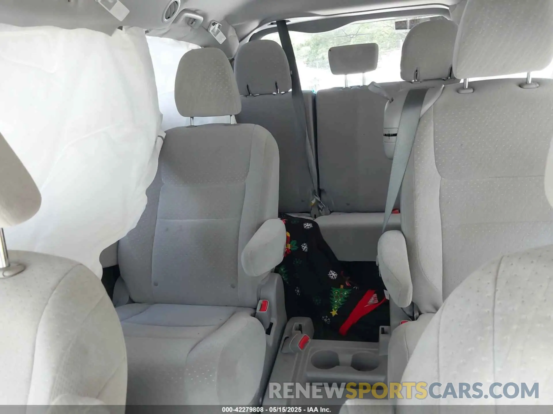 8 Photograph of a damaged car 5TDKZ3DCXLS059272 TOYOTA SIENNA 2020