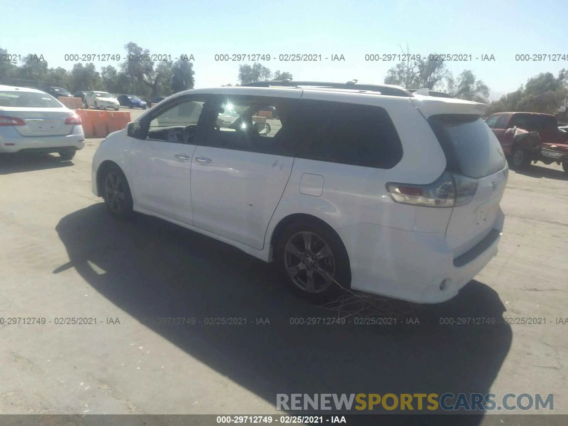 3 Photograph of a damaged car 5TDXZ3DC1LS079402 TOYOTA SIENNA 2020