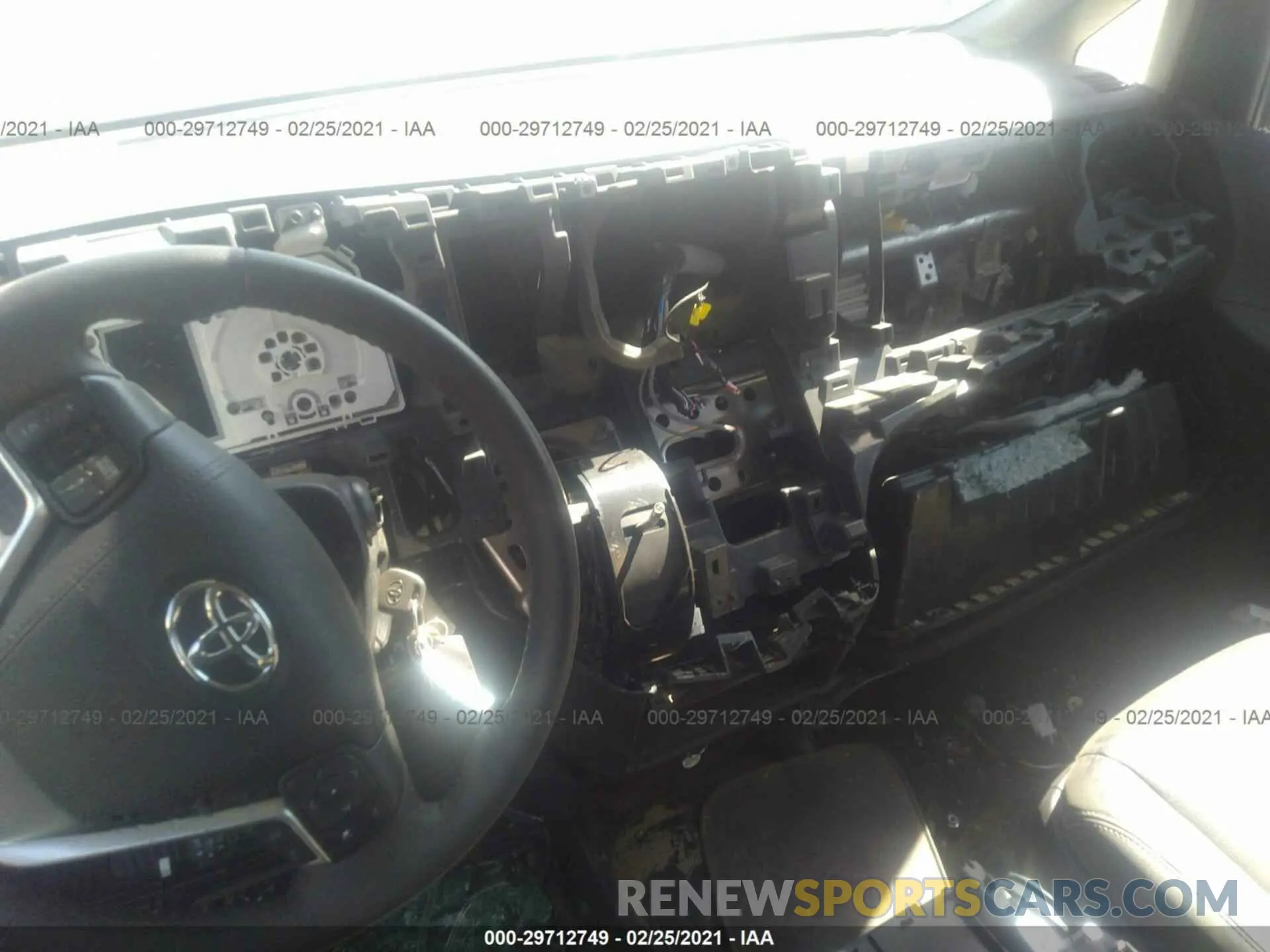 6 Photograph of a damaged car 5TDXZ3DC1LS079402 TOYOTA SIENNA 2020