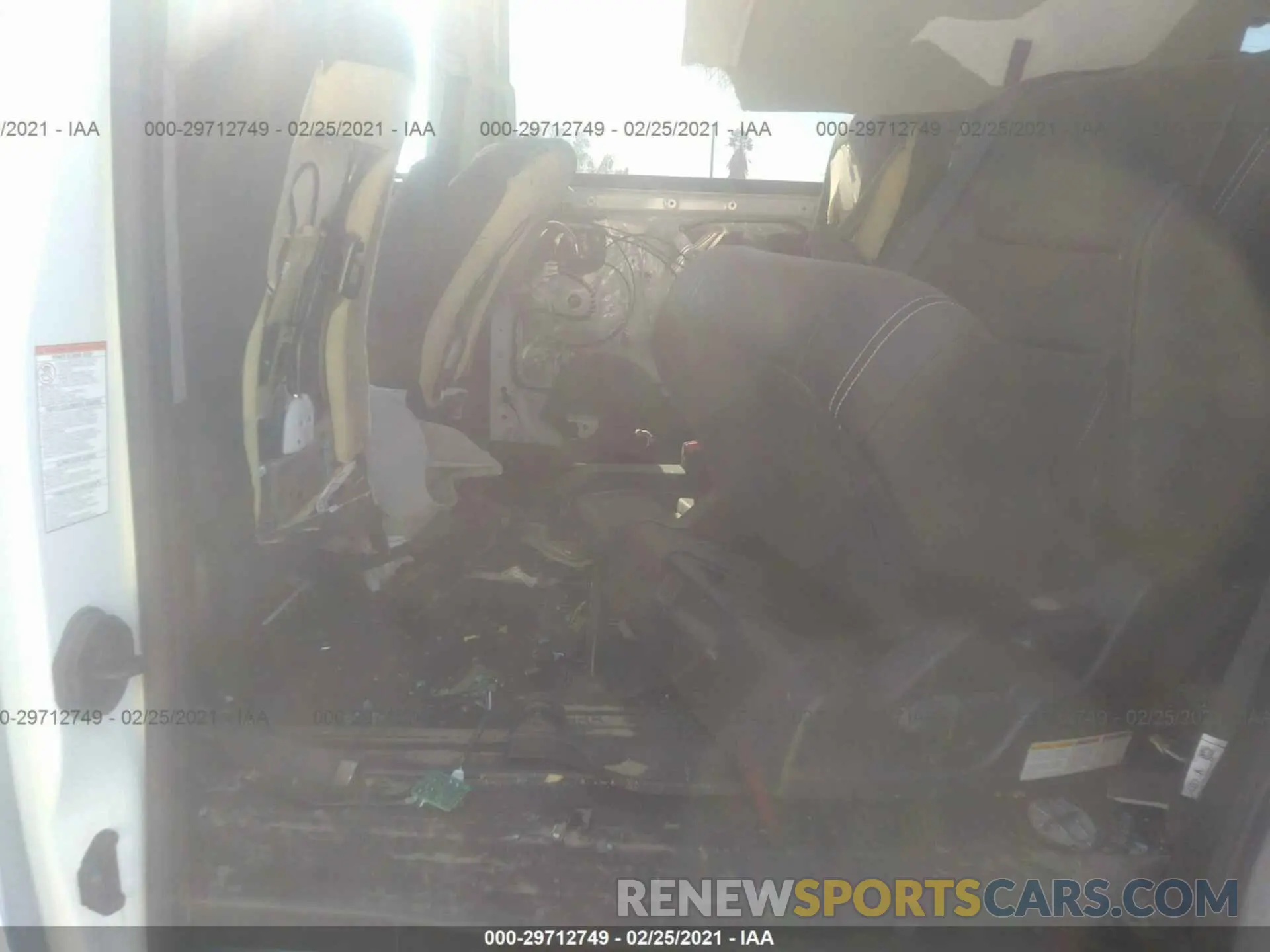 8 Photograph of a damaged car 5TDXZ3DC1LS079402 TOYOTA SIENNA 2020