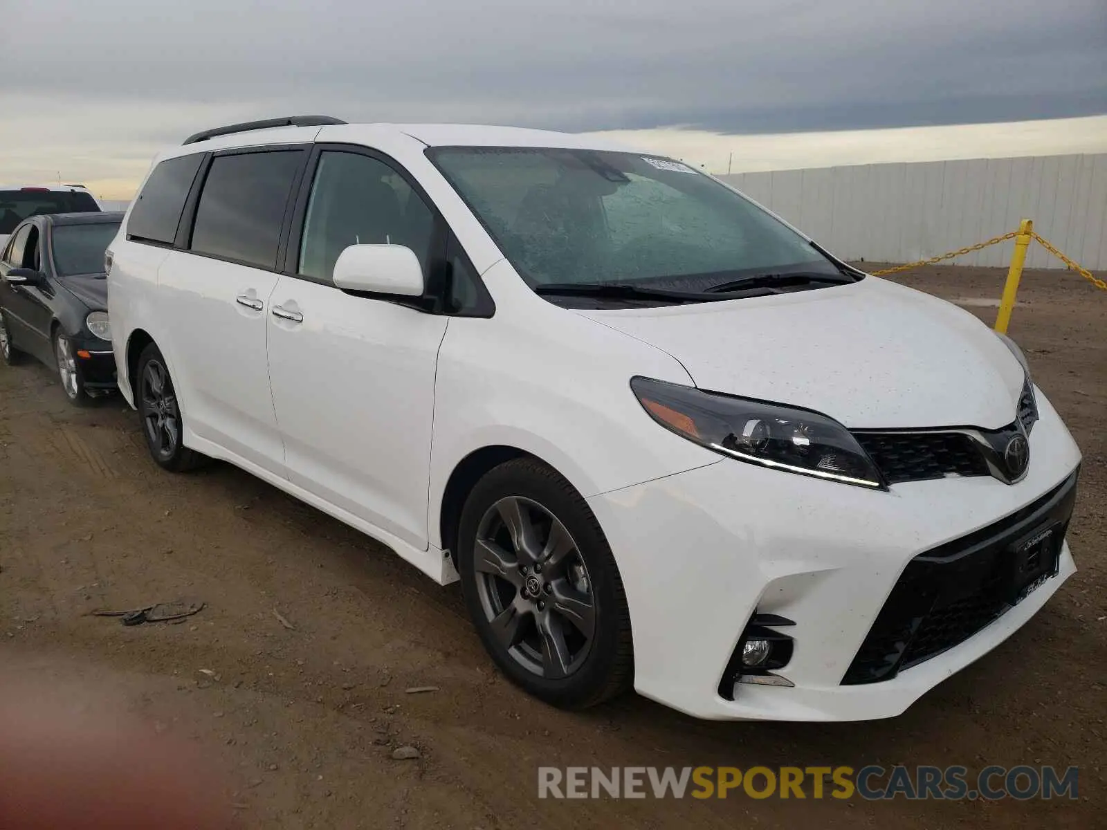 1 Photograph of a damaged car 5TDXZ3DC7LS079470 TOYOTA SIENNA 2020