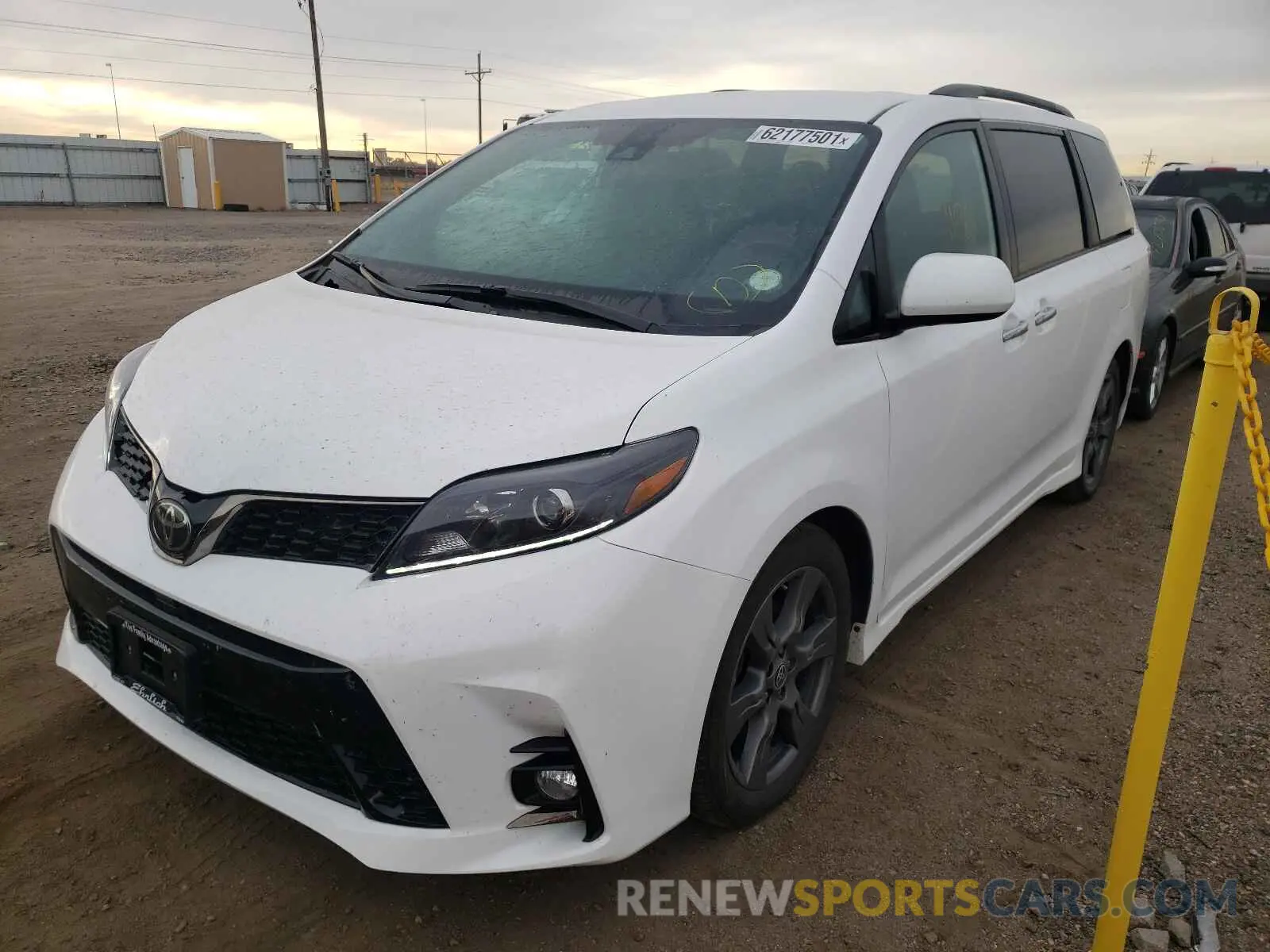 2 Photograph of a damaged car 5TDXZ3DC7LS079470 TOYOTA SIENNA 2020