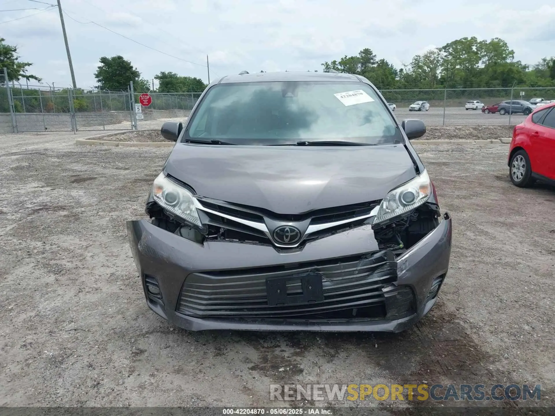 12 Photograph of a damaged car 5TDYZ3DC0LS024959 TOYOTA SIENNA 2020