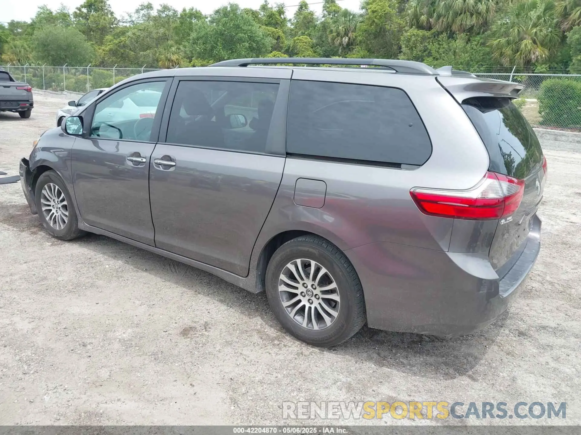 3 Photograph of a damaged car 5TDYZ3DC0LS024959 TOYOTA SIENNA 2020