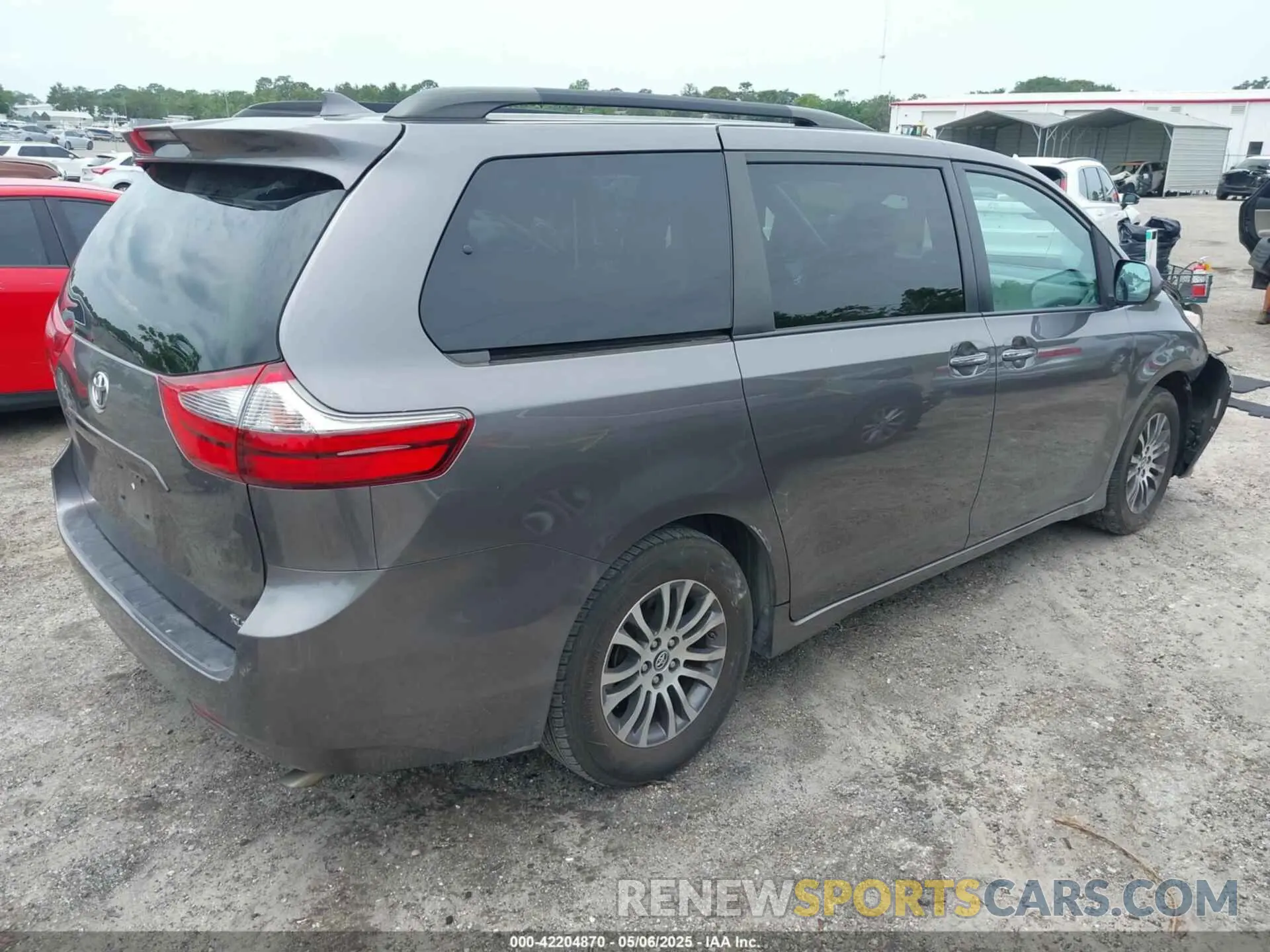 4 Photograph of a damaged car 5TDYZ3DC0LS024959 TOYOTA SIENNA 2020