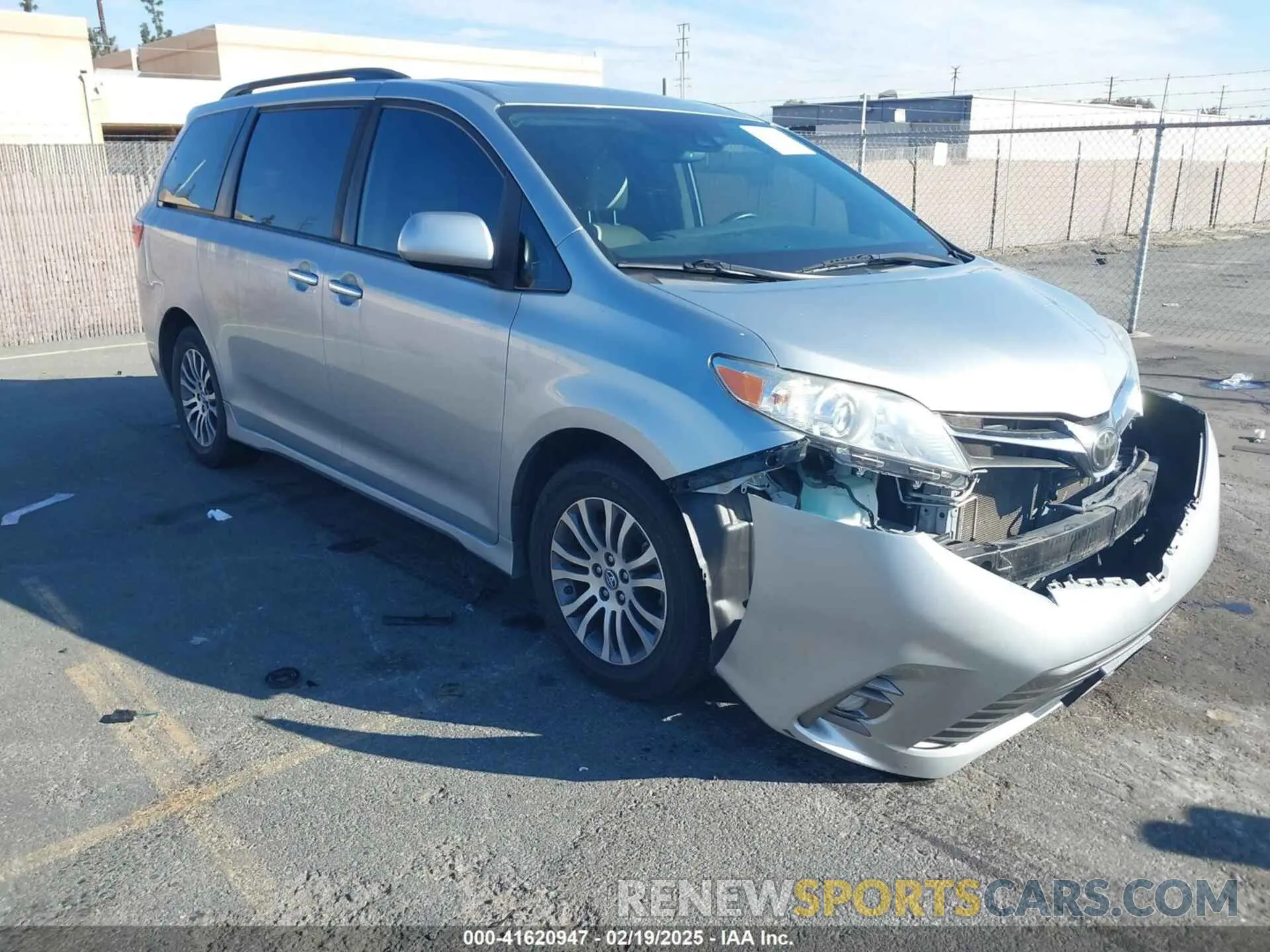 1 Photograph of a damaged car 5TDYZ3DC0LS033208 TOYOTA SIENNA 2020