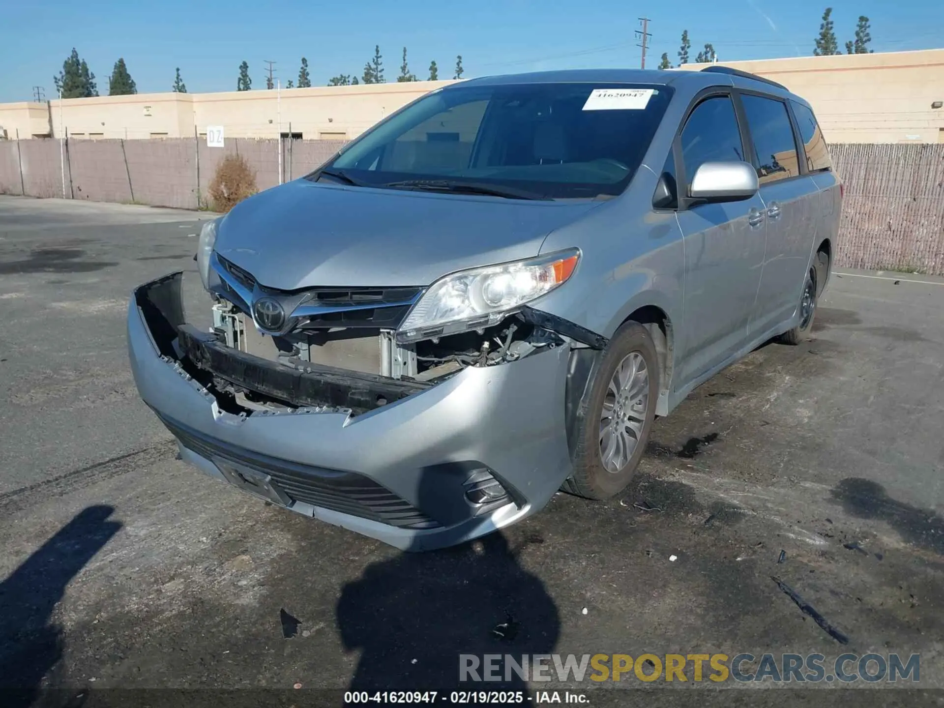 2 Photograph of a damaged car 5TDYZ3DC0LS033208 TOYOTA SIENNA 2020