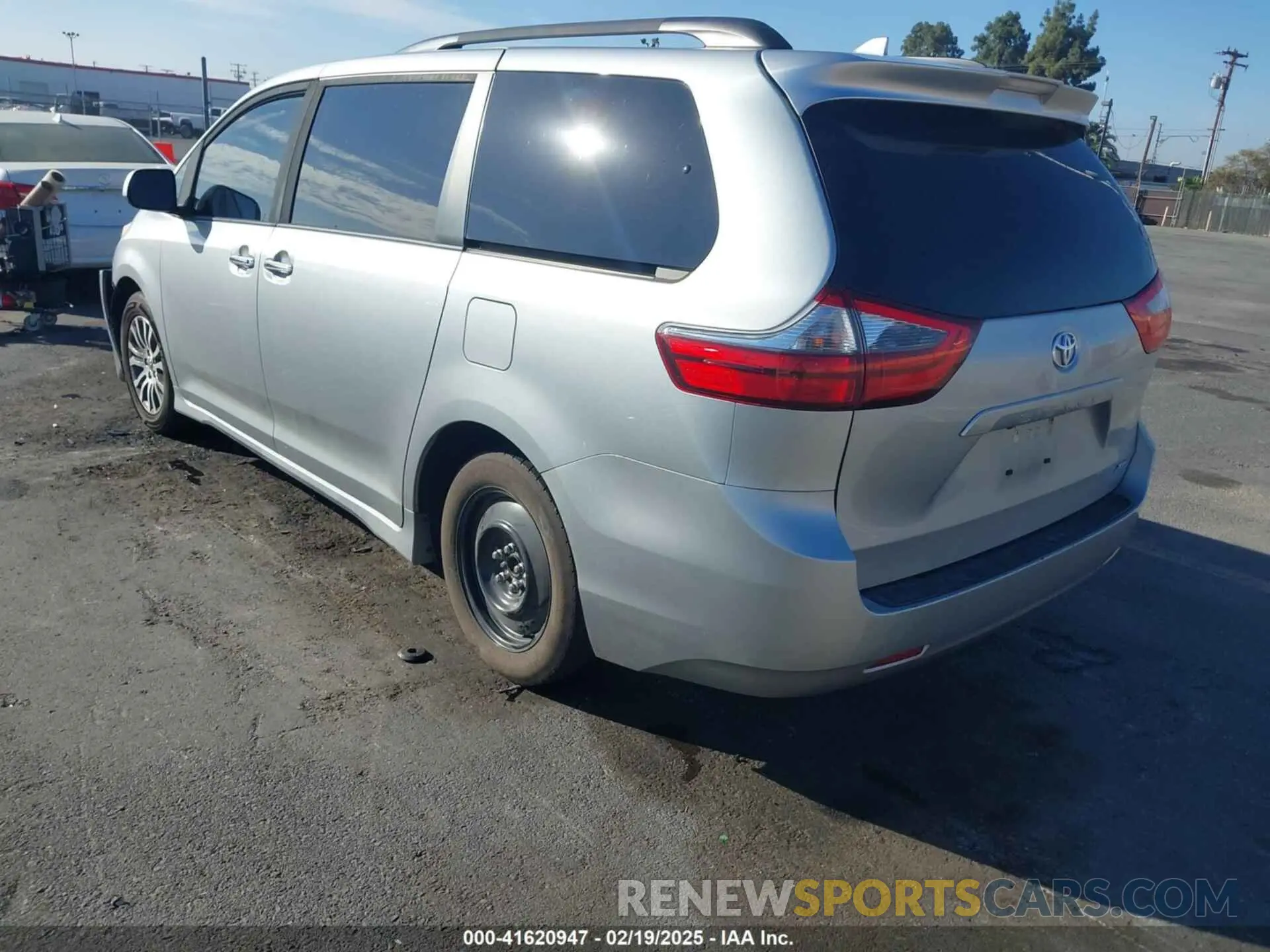 3 Photograph of a damaged car 5TDYZ3DC0LS033208 TOYOTA SIENNA 2020