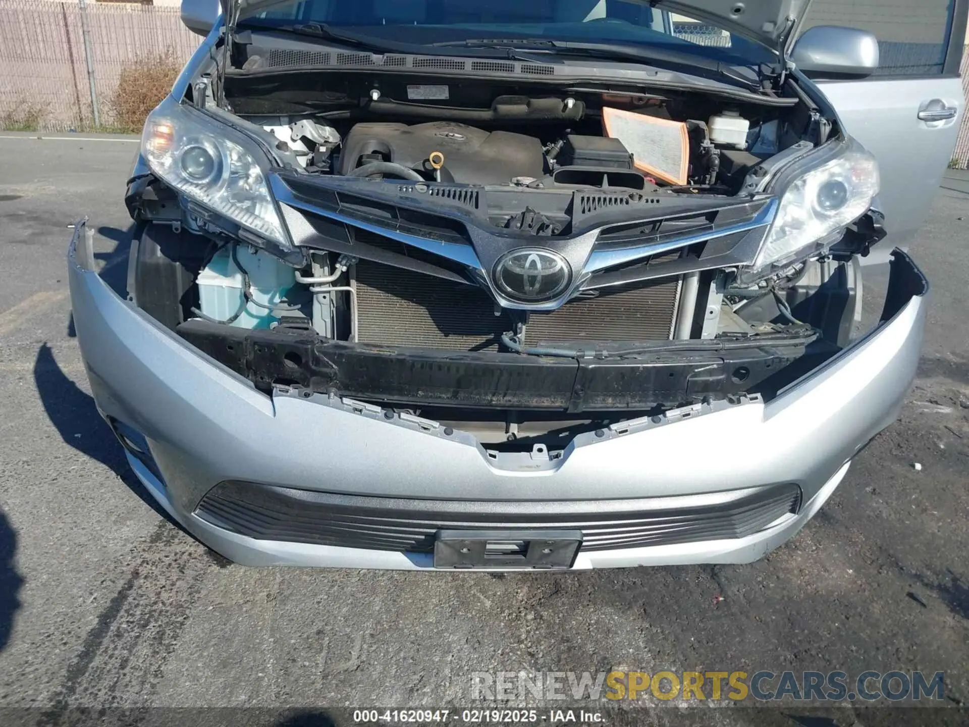 6 Photograph of a damaged car 5TDYZ3DC0LS033208 TOYOTA SIENNA 2020