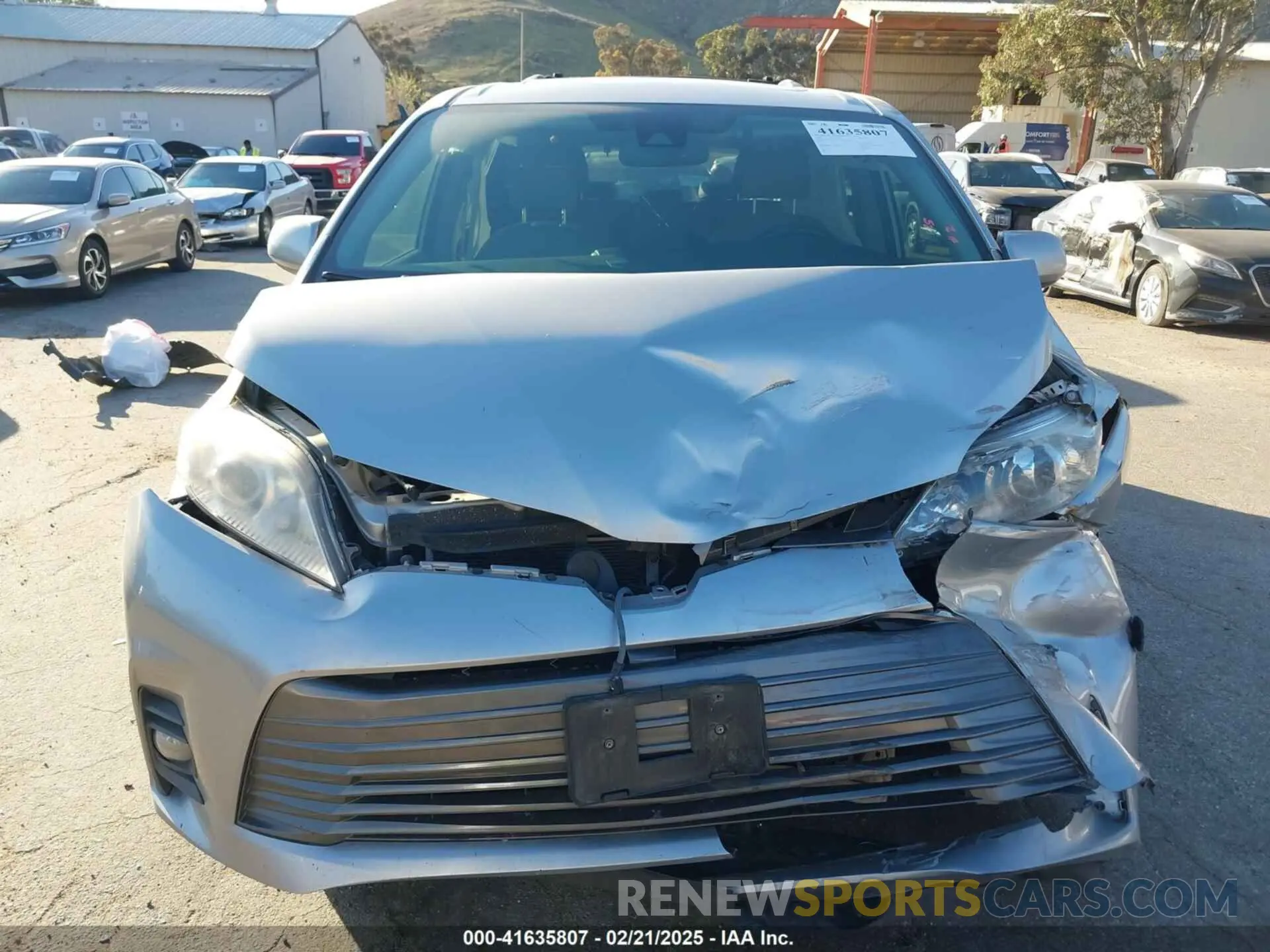 12 Photograph of a damaged car 5TDYZ3DC0LS049229 TOYOTA SIENNA 2020