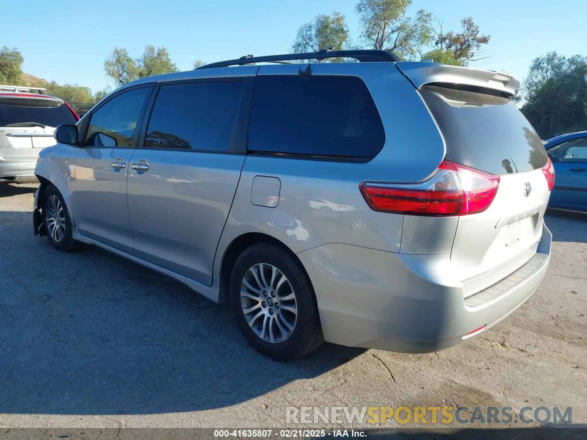 3 Photograph of a damaged car 5TDYZ3DC0LS049229 TOYOTA SIENNA 2020