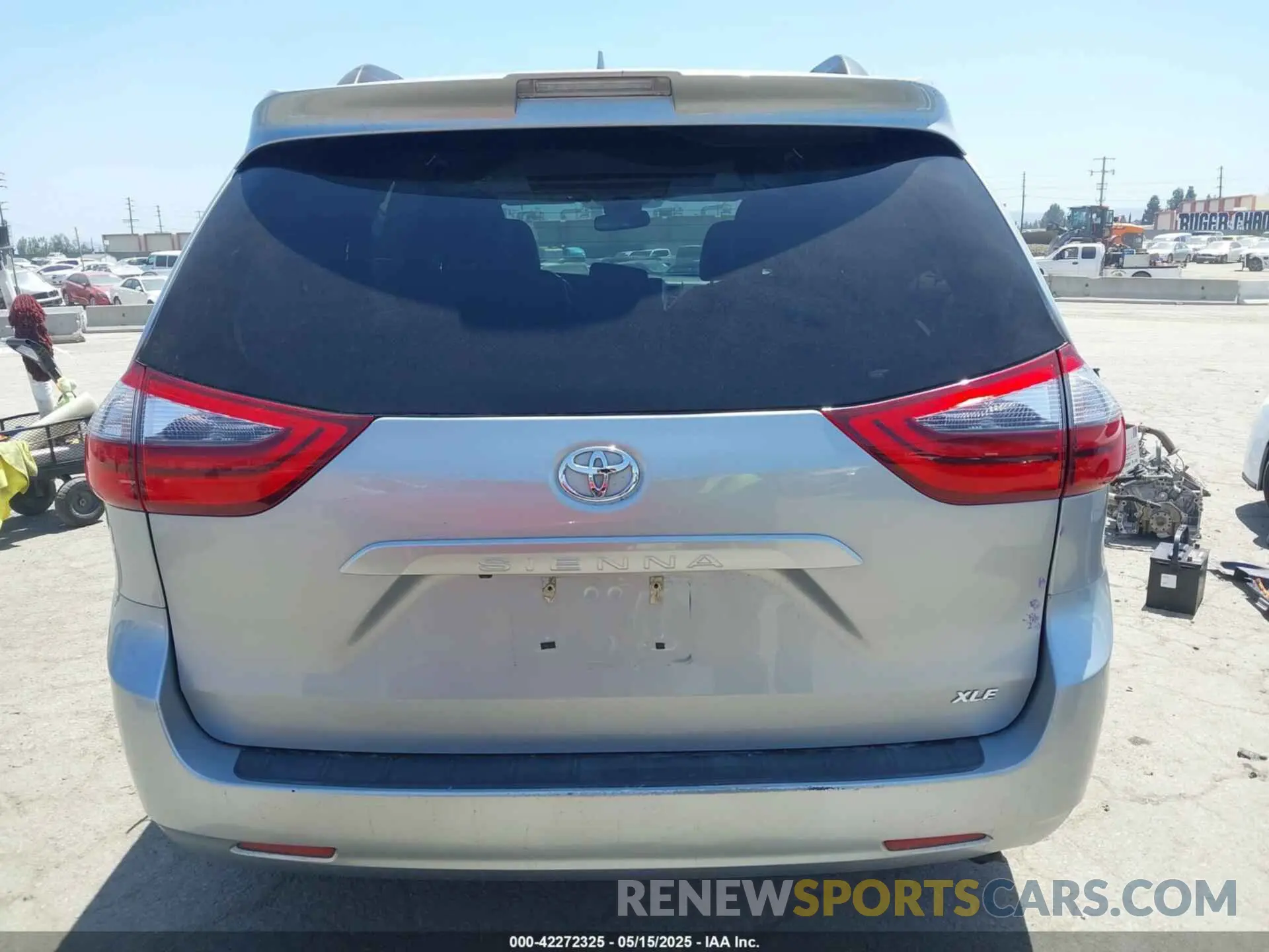15 Photograph of a damaged car 5TDYZ3DC0LS068198 TOYOTA SIENNA 2020