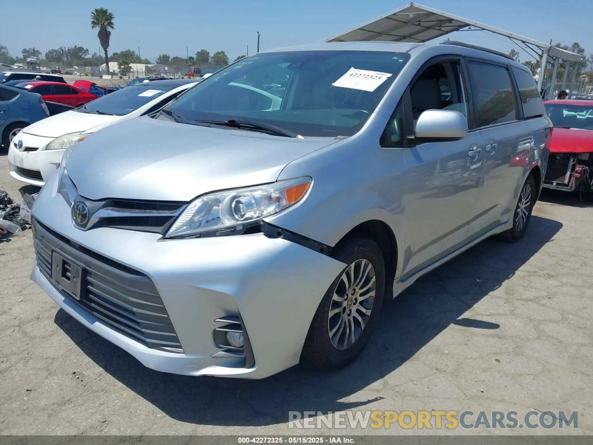 2 Photograph of a damaged car 5TDYZ3DC0LS068198 TOYOTA SIENNA 2020