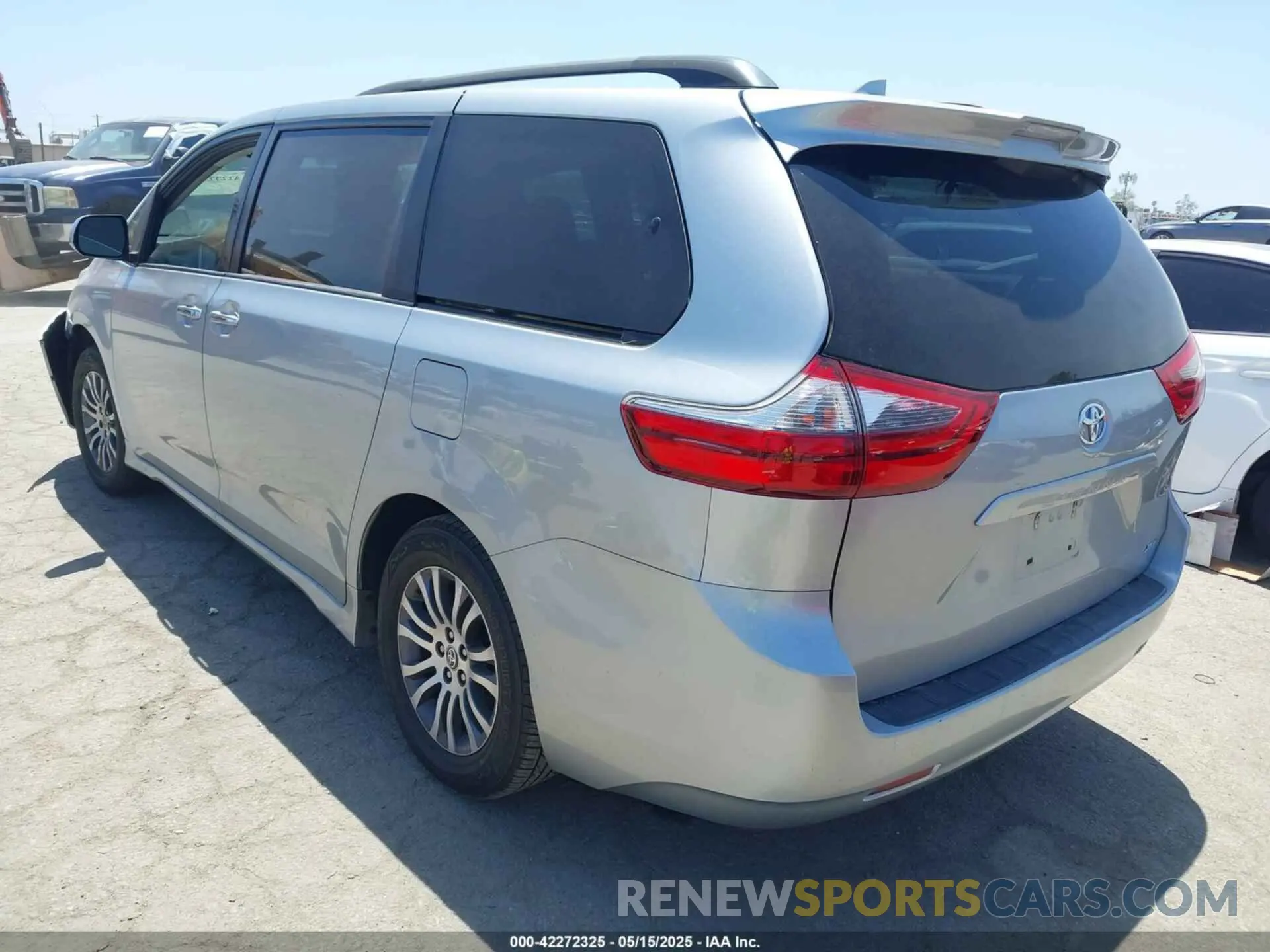 3 Photograph of a damaged car 5TDYZ3DC0LS068198 TOYOTA SIENNA 2020
