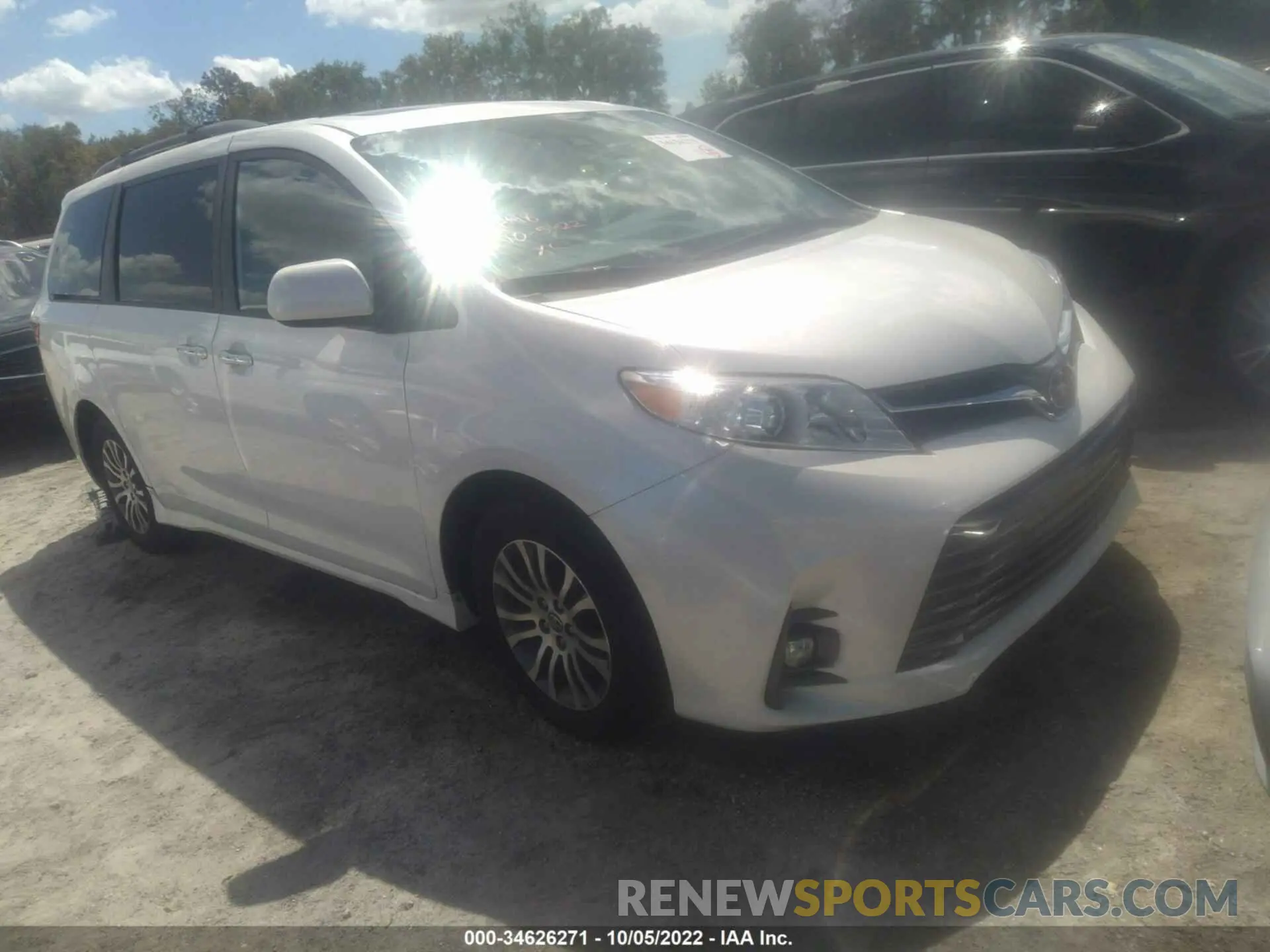 1 Photograph of a damaged car 5TDYZ3DC0LS085731 TOYOTA SIENNA 2020