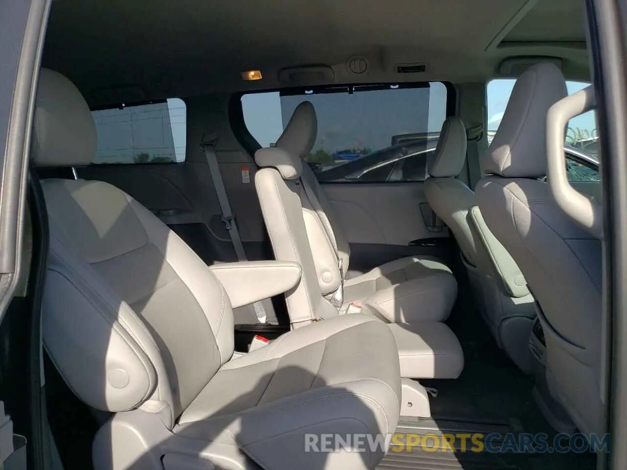 6 Photograph of a damaged car 5TDYZ3DC1LS064225 TOYOTA SIENNA 2020