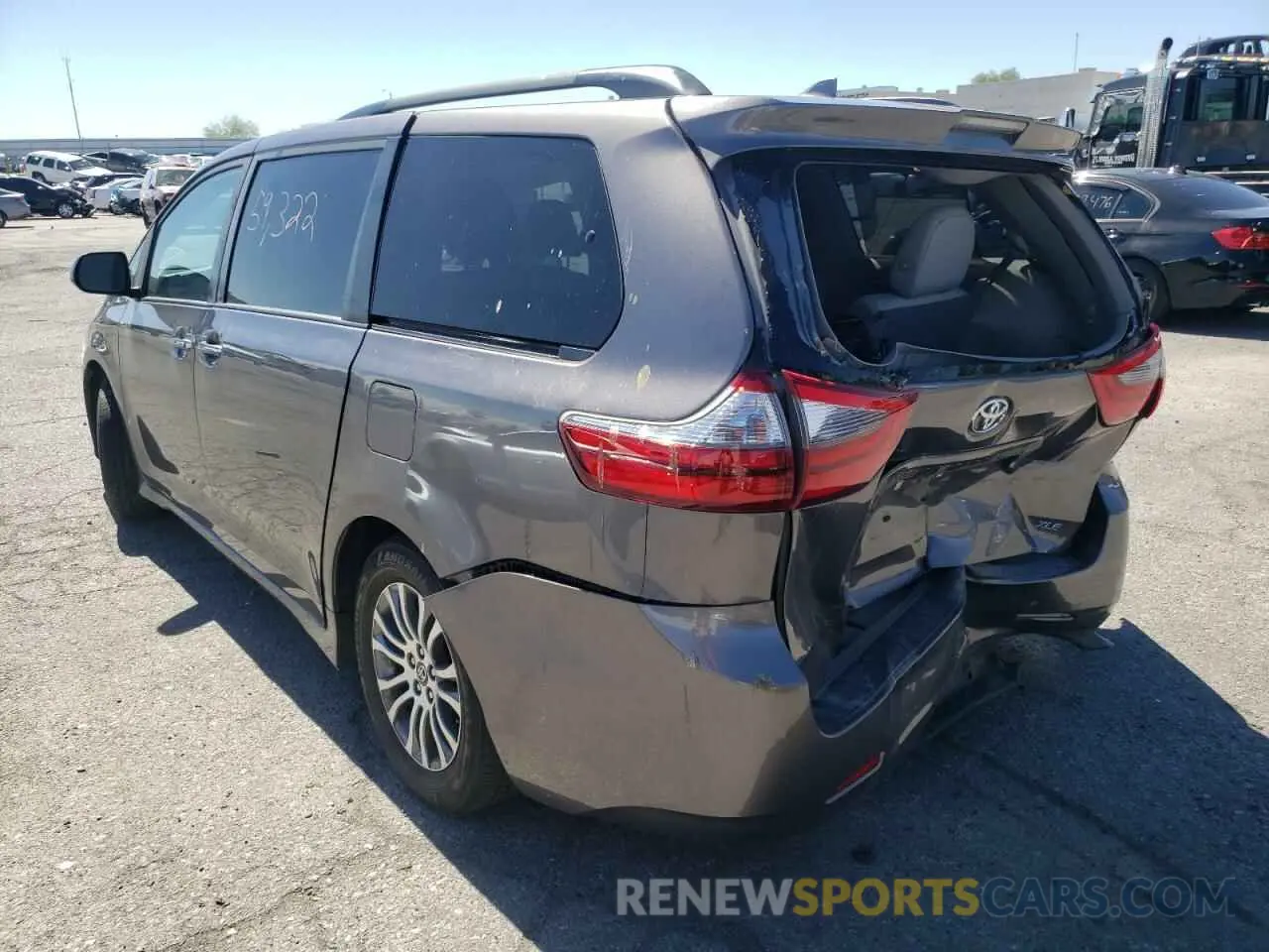 3 Photograph of a damaged car 5TDYZ3DC2LS022937 TOYOTA SIENNA 2020