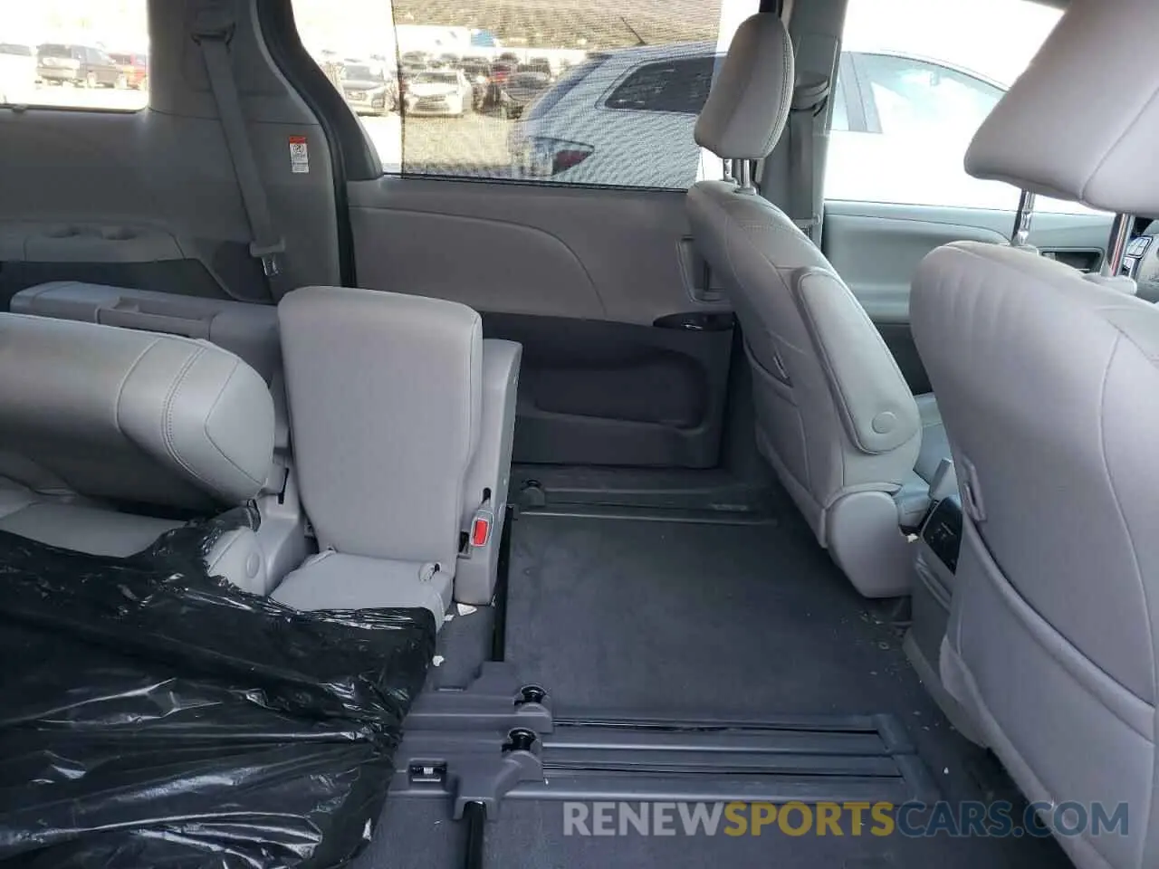 11 Photograph of a damaged car 5TDYZ3DC2LS029502 TOYOTA SIENNA 2020