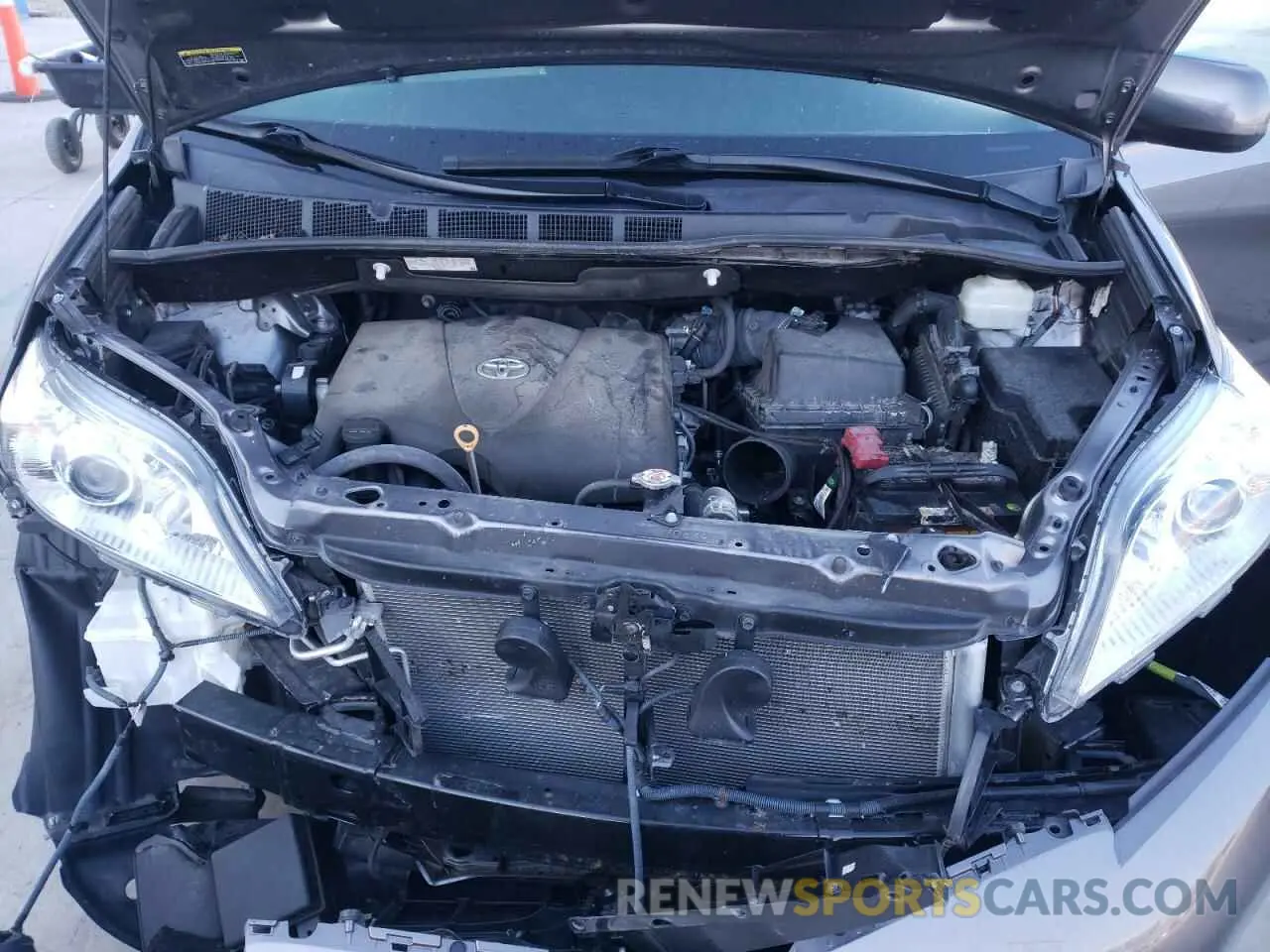 12 Photograph of a damaged car 5TDYZ3DC2LS029502 TOYOTA SIENNA 2020